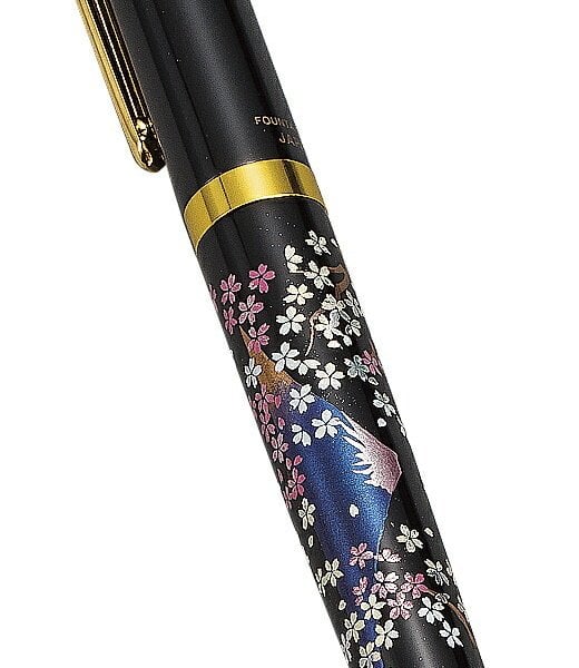 Yamanaka Maki-e Urushi Lacquer Fountain Pen - Handcrafted Japanese Art with Mt. Fuji & Cherry Blossom Design | Luxury Writing Instrument for Collectors, Gifts & Calligraphy
