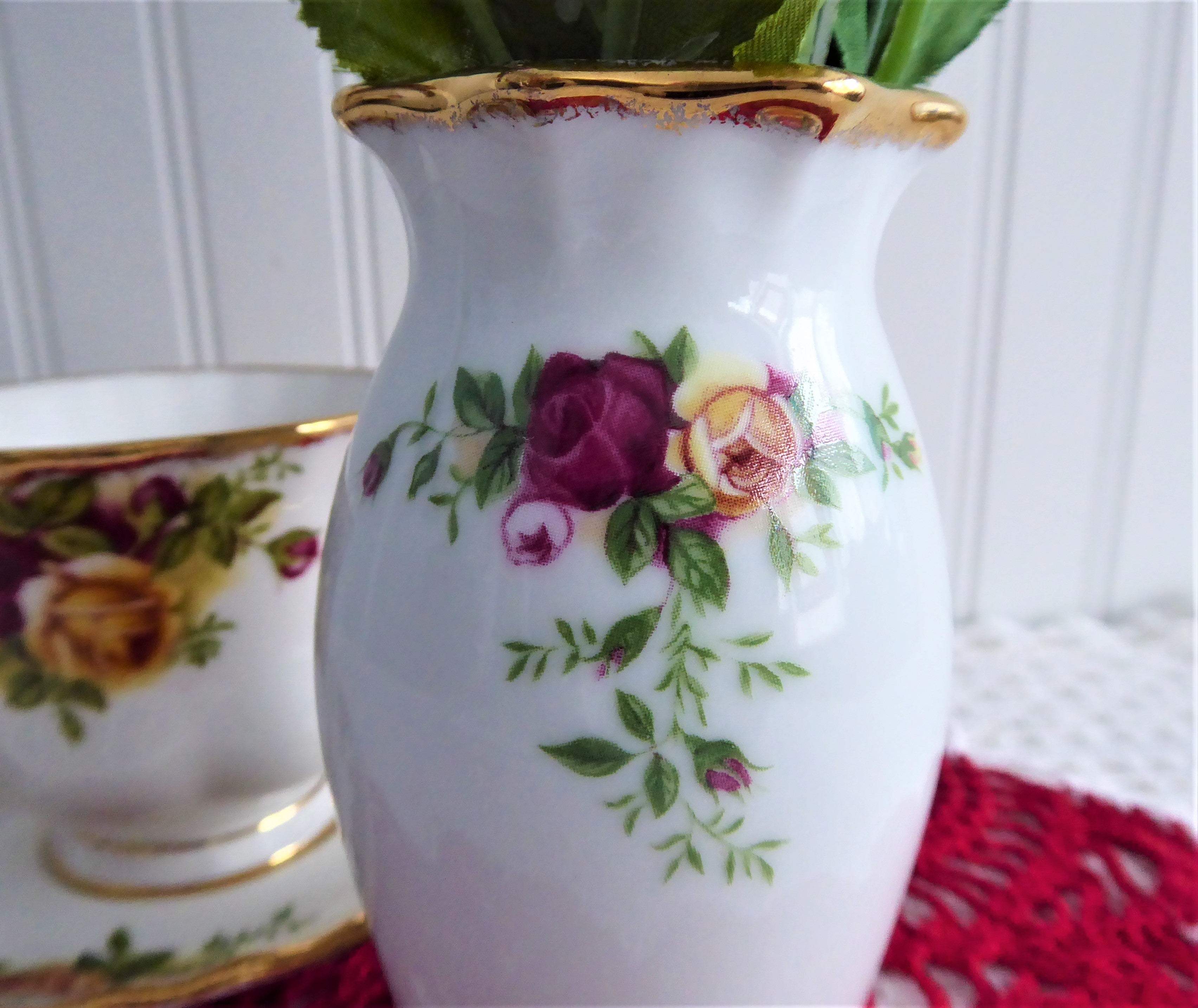 Royal Albert Old Country Roses 4.5 Inch Bone China Vase - Elegant Floral Home Decor for Dining Table, Wedding Centerpiece & Gift