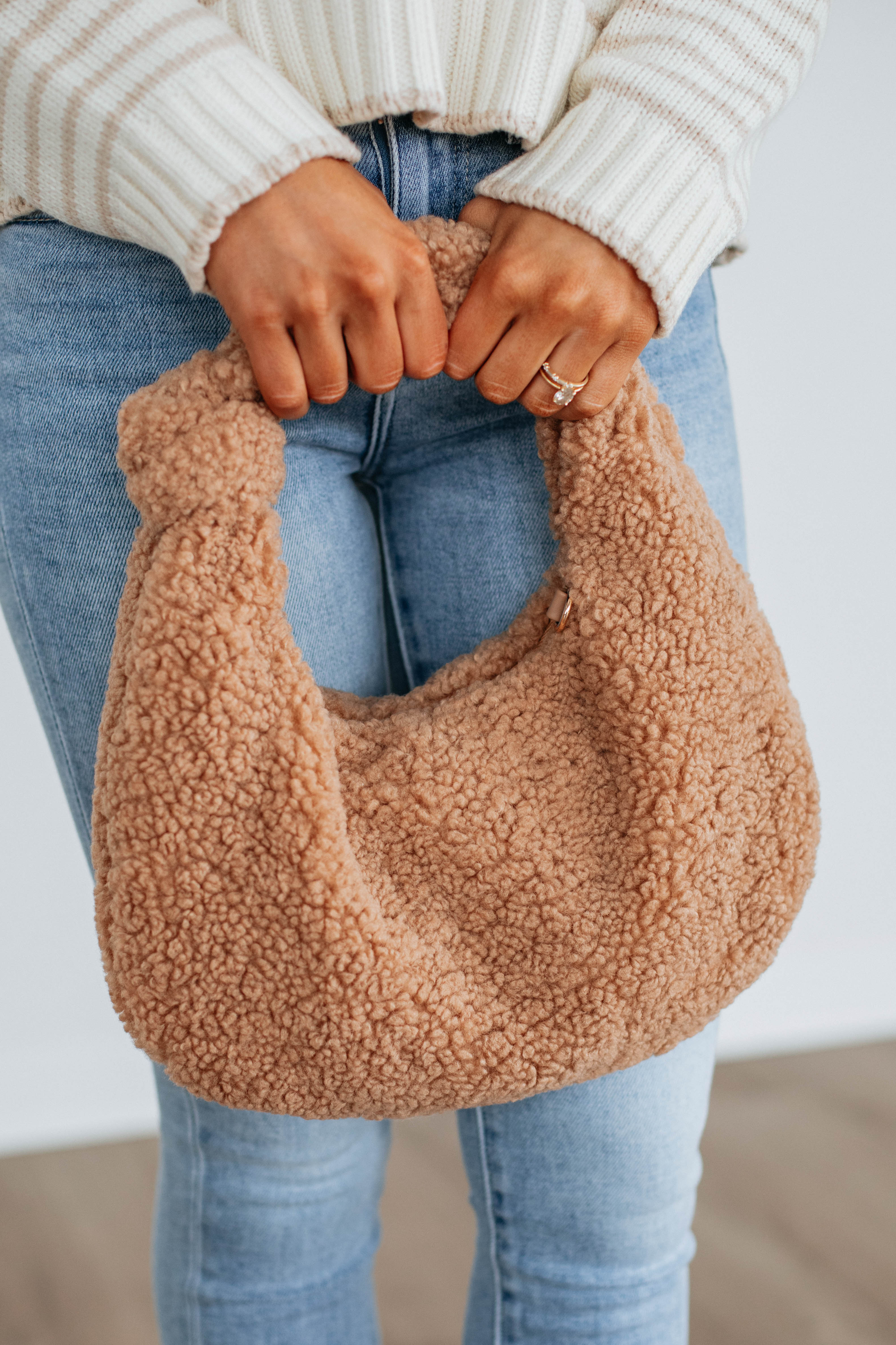Cozy Touch Sherpa Bag - Soft & Warm Winter Shoulder Bag for Women & Men - Perfect for Travel, Work & Outdoor Activities