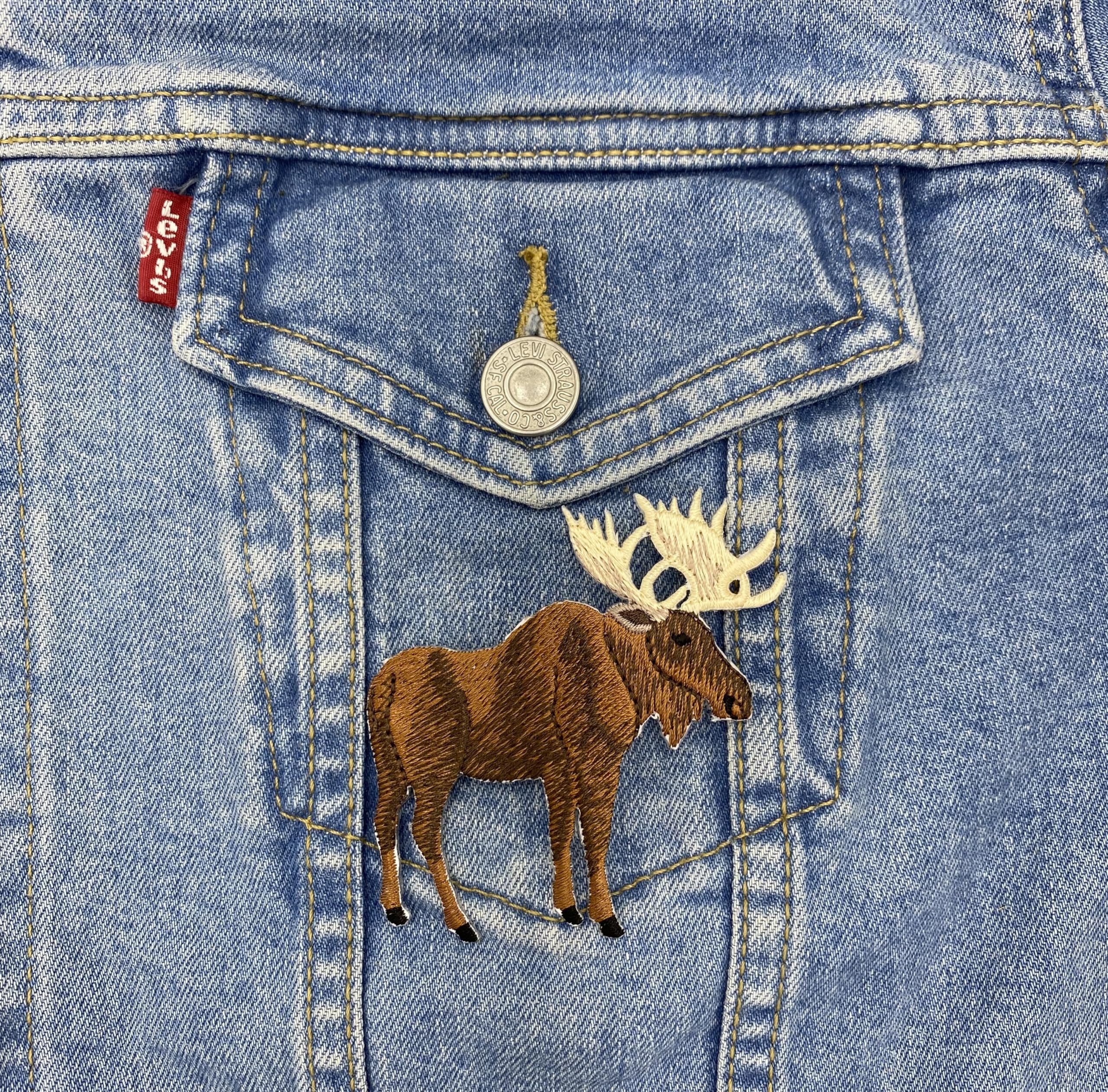Realistic Moose Embroidered Iron-On Patch - Natural Animal Design for Jackets, Hats & Bags - DIY Sewing & Crafting Supplies for Outdoor Enthusiasts
