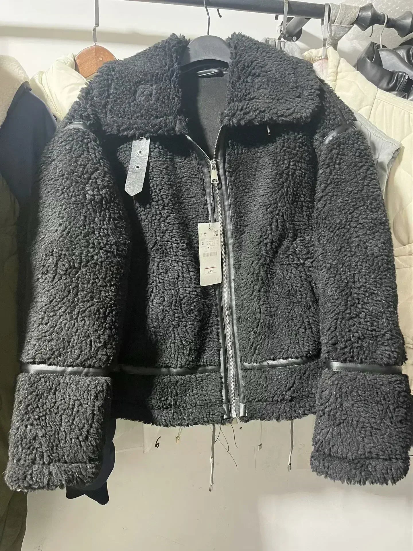 Women's Faux Fur Jacket with Zipper - Warm Winter Coat Long Sleeve Lapel Outerwear for Cold Weather | Cozy Casual Style for Fall and Winter Outfits, Office Wear, Date Nights and Outdoor Activities