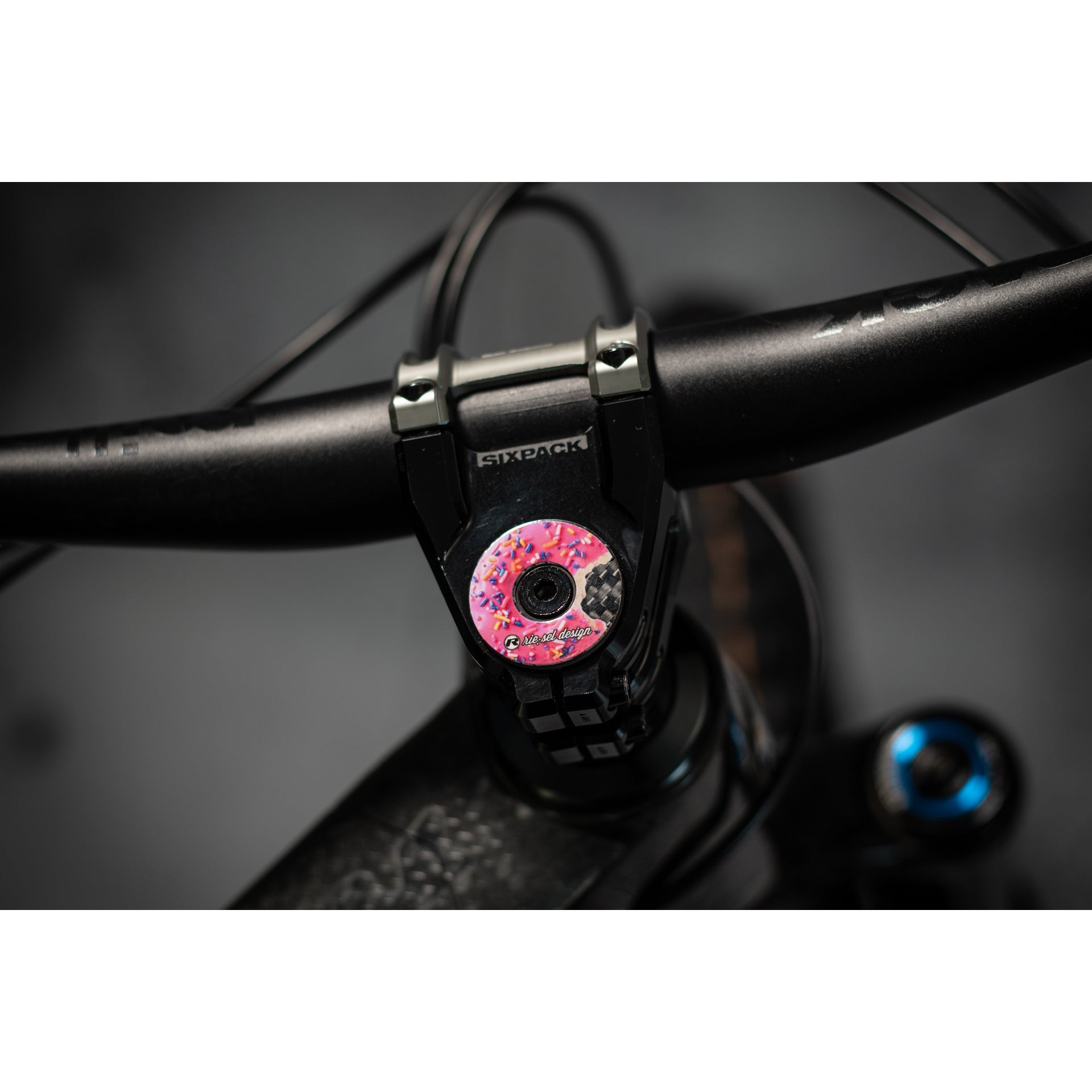Premium Carbon Fiber Headset Stem Cap DONUT - Lightweight & Durable Bike Accessory for Road & Mountain Bikes - Perfect for Cycling Enthusiasts & Bike Upgrades