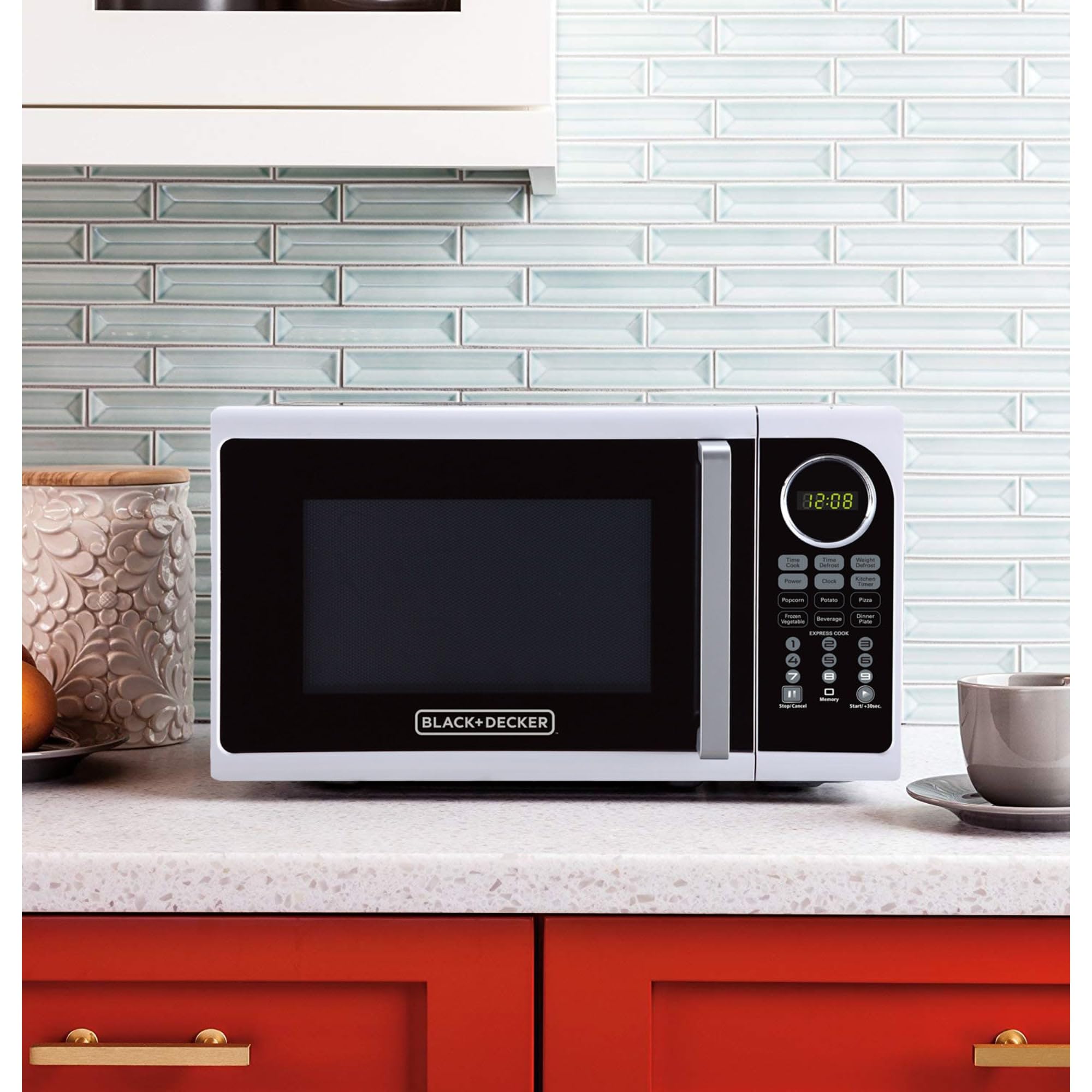 BLACK+DECKER 0.9 Cu. Ft 900W White Countertop Microwave Oven with Pull Handle, LED Light & Child Safety Lock - Perfect for Small Kitchens, Dorms & Office Break Rooms