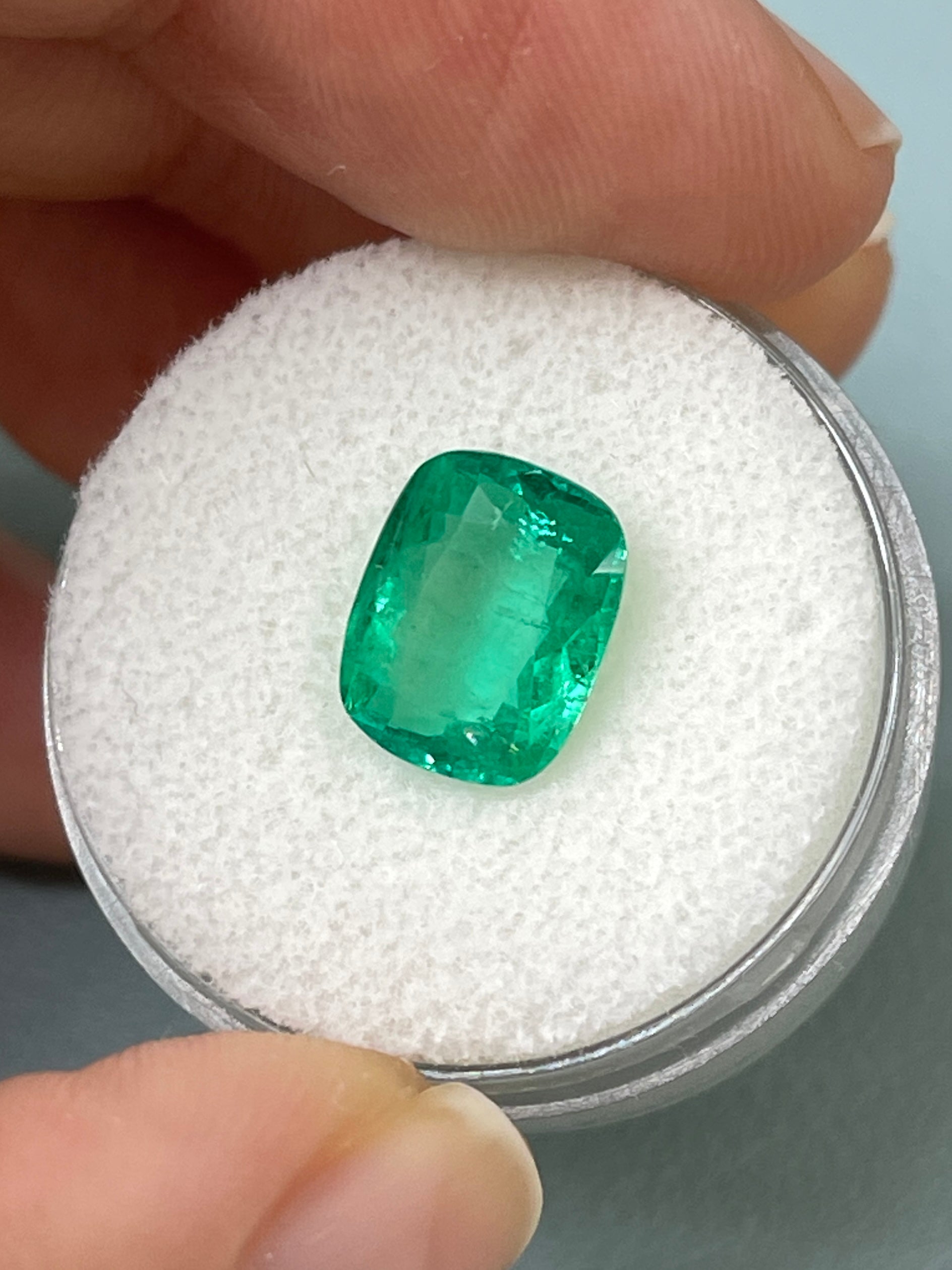 2.91 Carat Natural Colombian Emerald - 10.4x8.3mm Medium Green Loose Gemstone, Elongated Cushion Cut for Jewelry Making, Engagement Rings & Fine Collections
