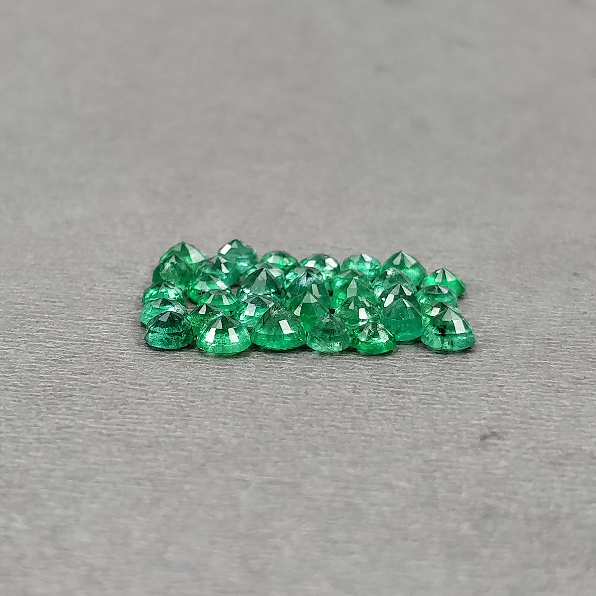 5.00ct Natural Untreated Green Emerald Gemstone - Round Cut 3mm & 4mm Sizes | Perfect for Jewelry Making, Engagement Rings & Luxury Gifts