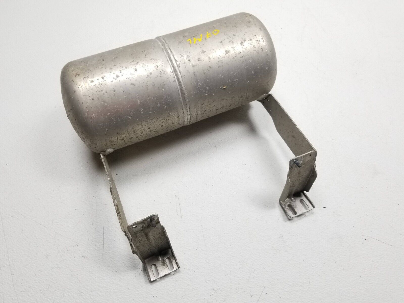 2006-2011 Mercedes ML500 Air Suspension Tank Reservoir OEM A1643200015 - Replacement Part for Smooth Ride & Off-Road Adventures