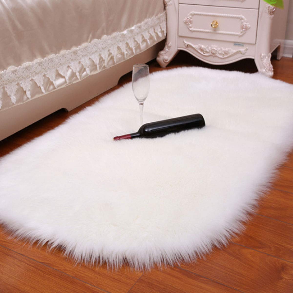 Soft Modern Faux Sheepskin Shaggy Area Rug - Plush Oval Floor Mat & Sofa Cover - 3x5ft White Fluffy Rug for Living Room, Bedroom & Nursery - Cozy Home Decor for Cold Weather & Pet-Friendly Spaces