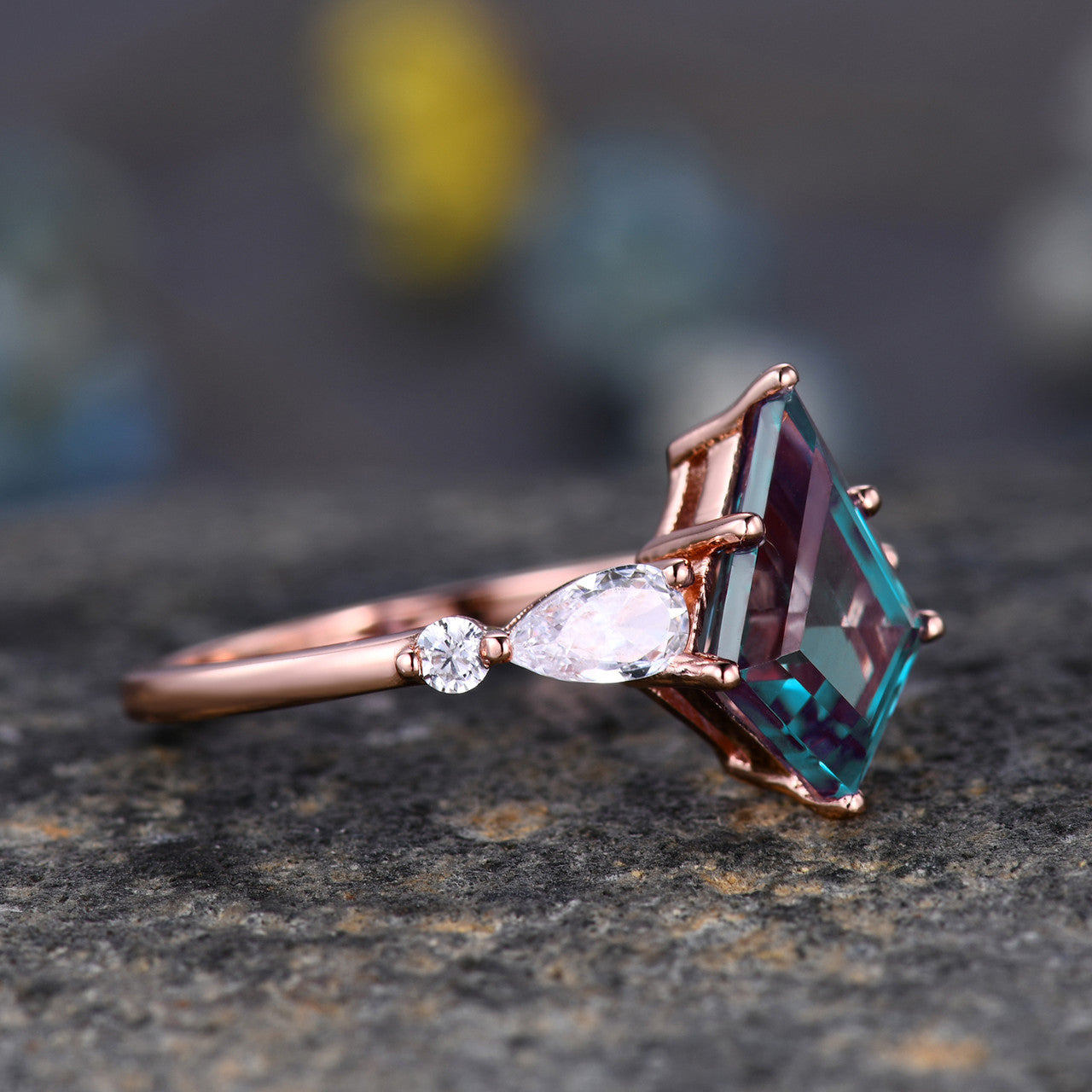 Vintage Rose Gold 7x10mm Kite Lozenge Cut Alexandrite & Moissanite Engagement Ring Wedding Band for Women - Perfect for Proposals, Anniversaries & Bridal Jewelry