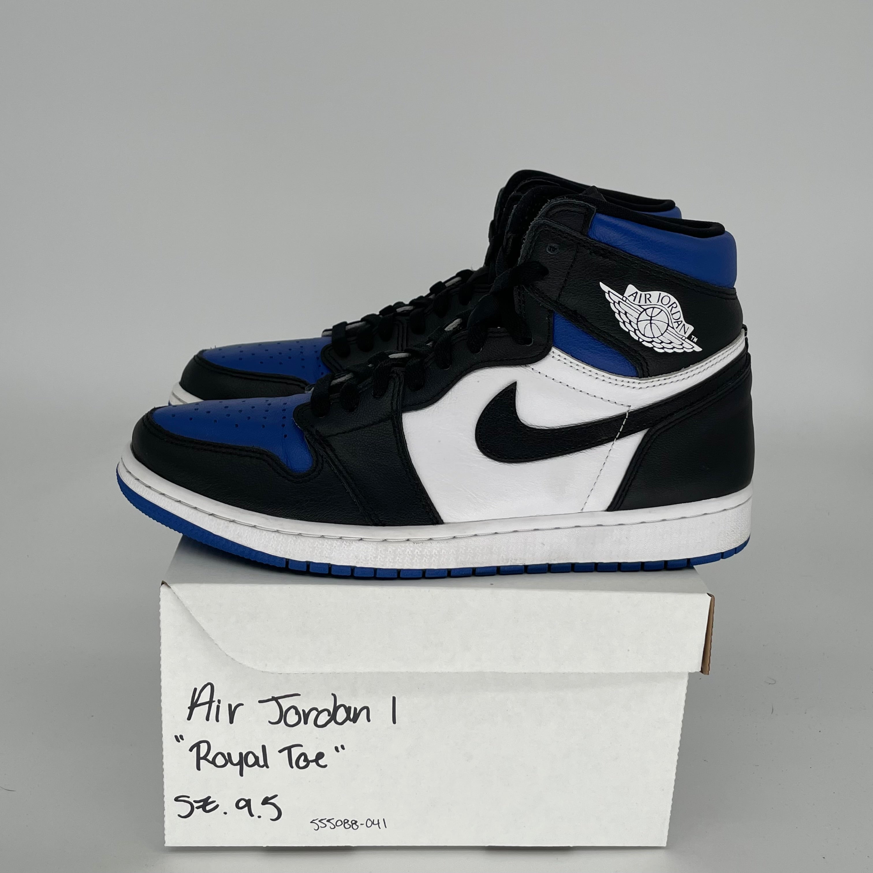 Original Title: AIR JORDAN 1 ROYAL TOE SIZE 9.5 555088 041   Optimized Title: **Air Jordan 1 Royal Toe Men's Basketball Shoes - Size 9.5 (555088-041) - Perfect for Sneaker Collectors & Streetwear Fashion**    *Note: The optimized title includes the brand, model, colorway, size, product code, and a use case (sneaker collecting & streetwear fashion) to improve SEO and appeal to potential buyers.*