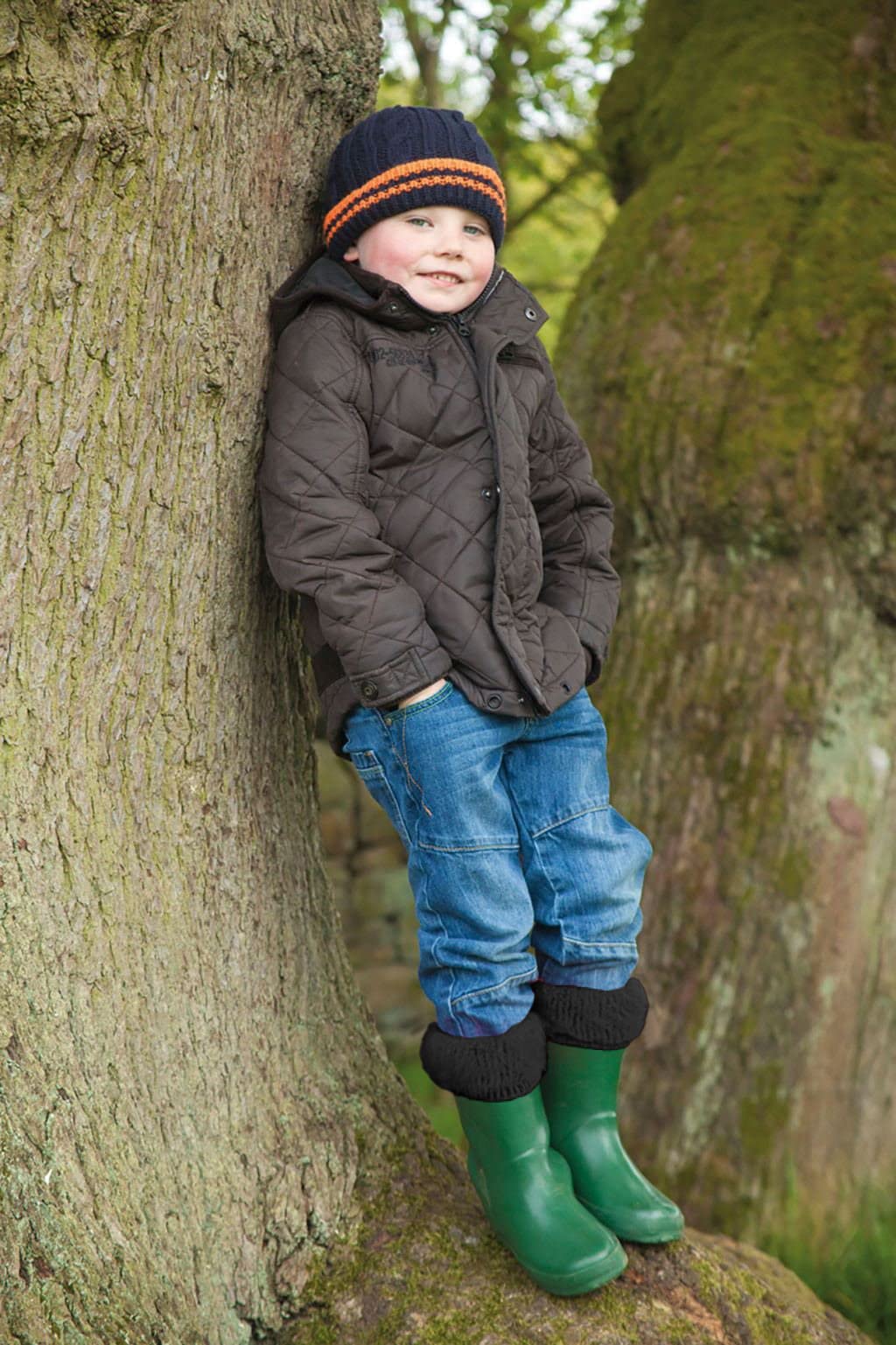 HEAT HOLDERS Kids' Thermal Socks 2.3 Tog - UK Sizes 2-5 / EU Sizes 34-39 - Winter Warm Socks for Boys & Girls - Perfect for Cold Weather, Snow Boots & Outdoor Activities