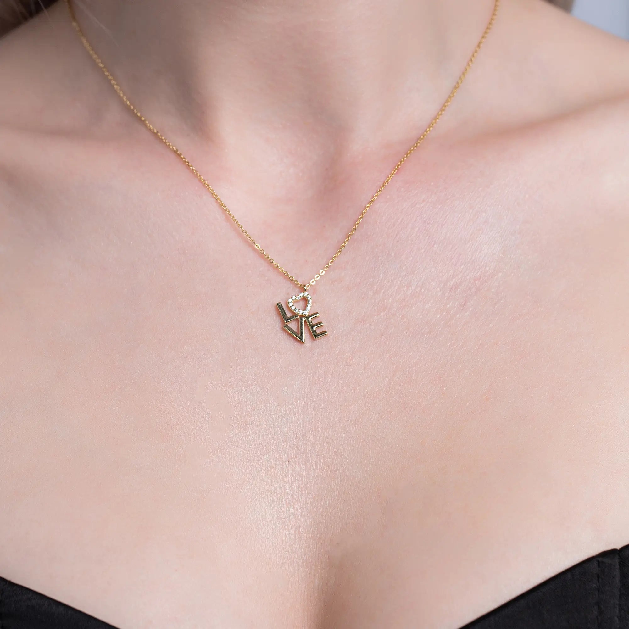 Love Necklace - Elegant Heart Pendant for Women, Romantic Gift for Her, Valentine's Day, Anniversary & Special Occasions Jewelry