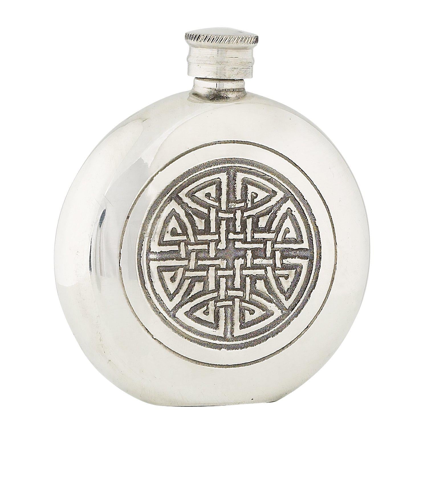 Celtic Knot Sporran Flask - 4.5 oz Stainless Steel Hip Flask for Whiskey, Bourbon & Liquor - Perfect for Weddings, Parties & Outdoor Adventures