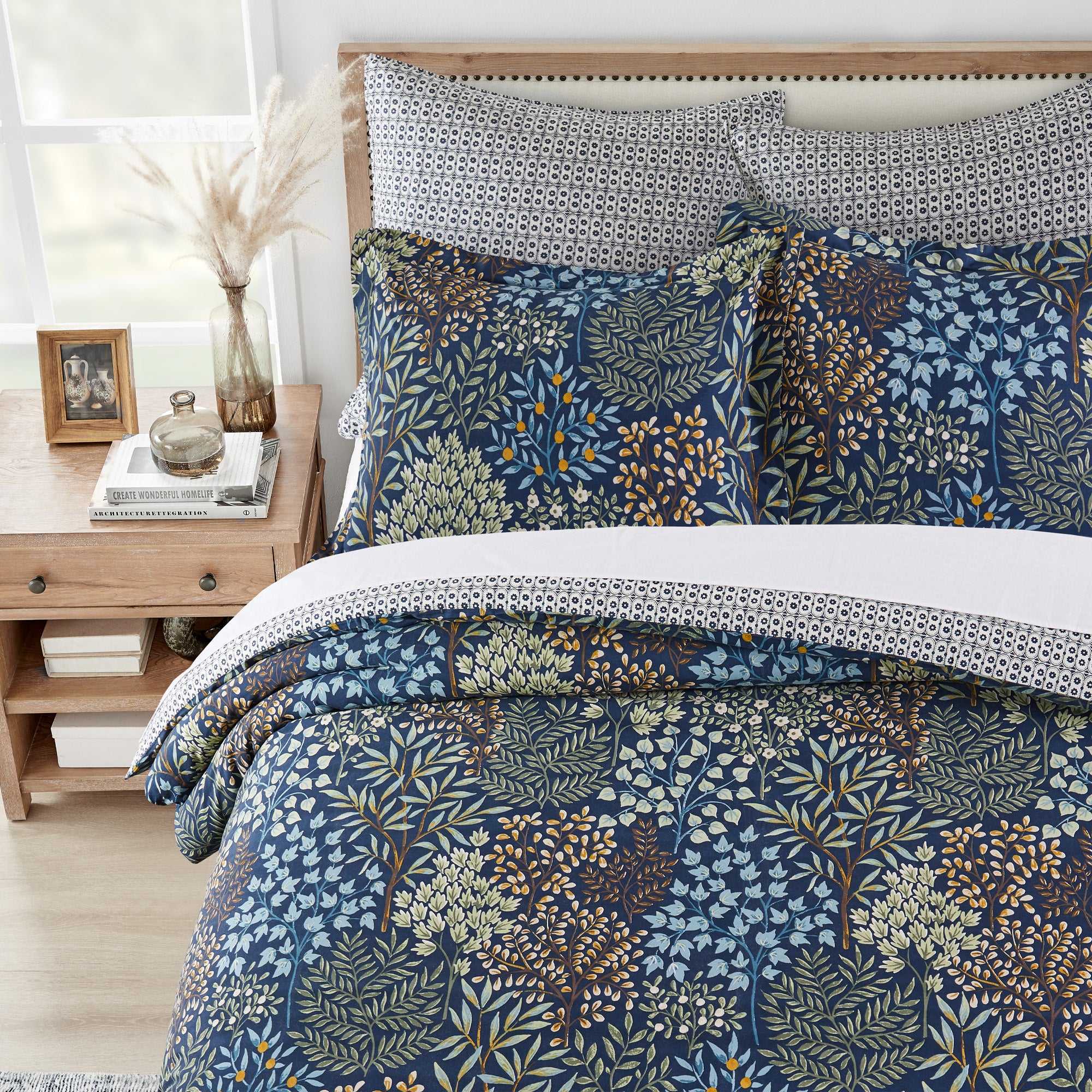Premium English Forest Duvet Cover Set - Queen Size Bedding with Pillowcases | Nature-Inspired Botanical Print for Cozy Bedroom Decor