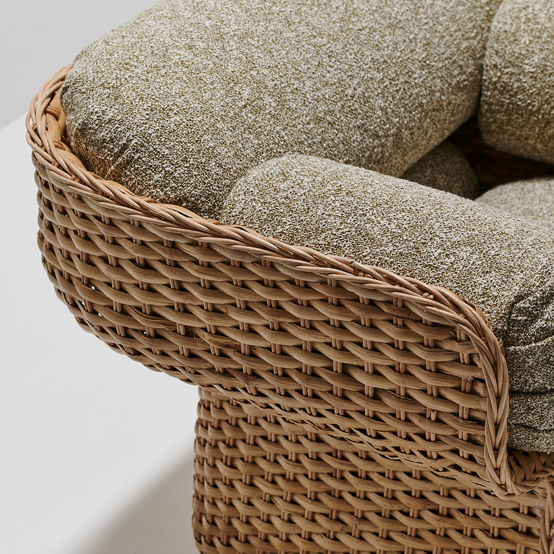 Comfortable Wicker Basket Lounge Chair for Patio, Garden, or Poolside Relaxation - Perfect Outdoor Hanging Egg Chair with Cushion
