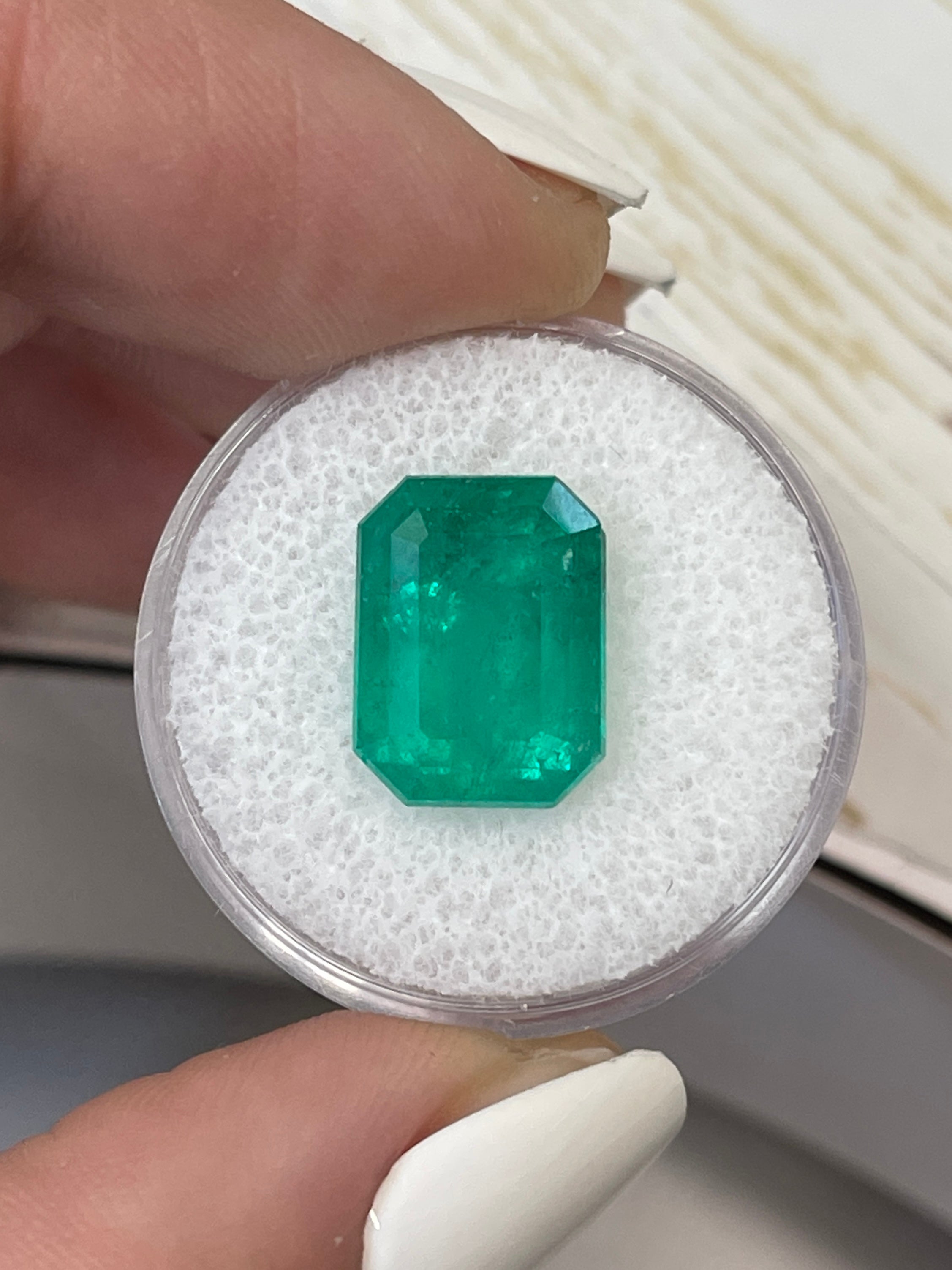 7.64 Carat 13x10mm Loose Colombian Emerald Gemstone - Emerald Cut for Jewelry Making, Engagement Rings & Luxury Gifts