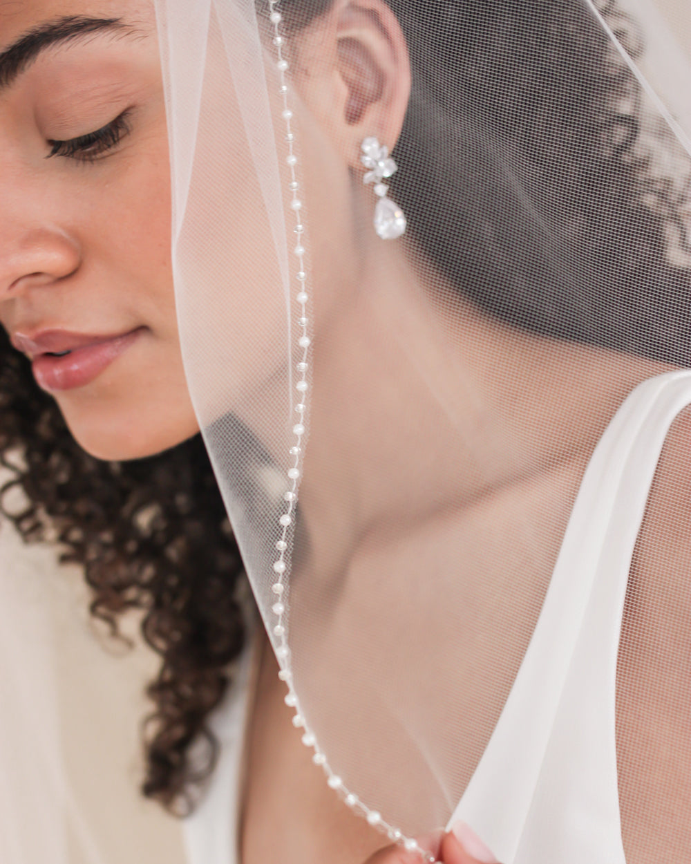 Elegant Pearl Edge Wedding Veil - Handmade Bridal Accessory for Church Ceremony, Photo Shoot & Romantic Walks