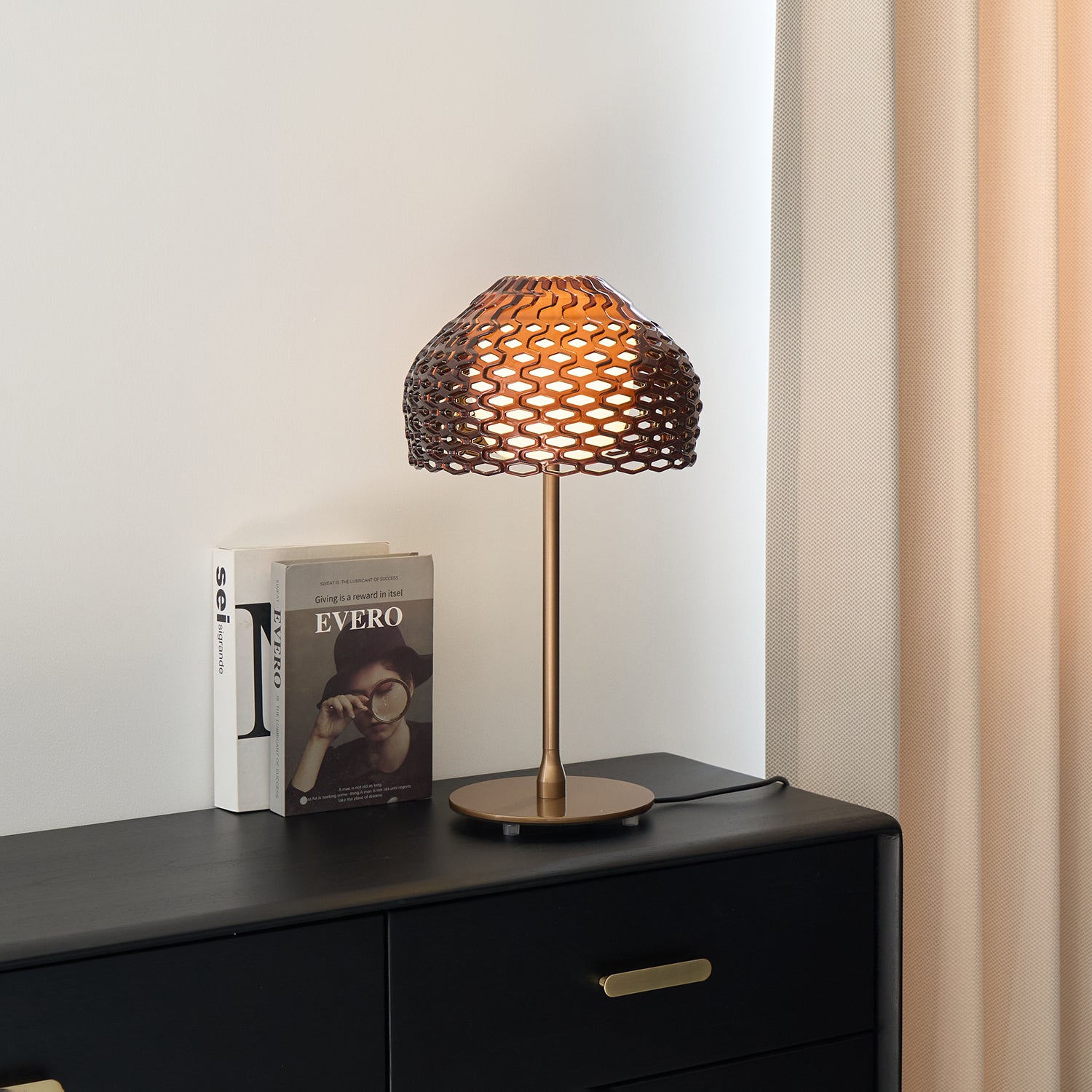Stylish Armadillo Table Lamp - Modern Decorative Lighting for Bedroom, Living Room & Office - Perfect for Reading, Relaxing & Ambiance