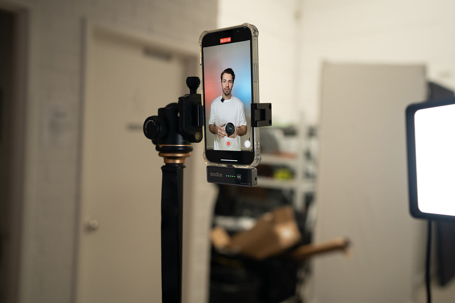 Godox MoveLink LT1 Compact Digital Wireless Microphone System for Smartphones & Tablets with Lightning (2.4 GHz) - Perfect for Vlogging, Live Streaming & Interviews