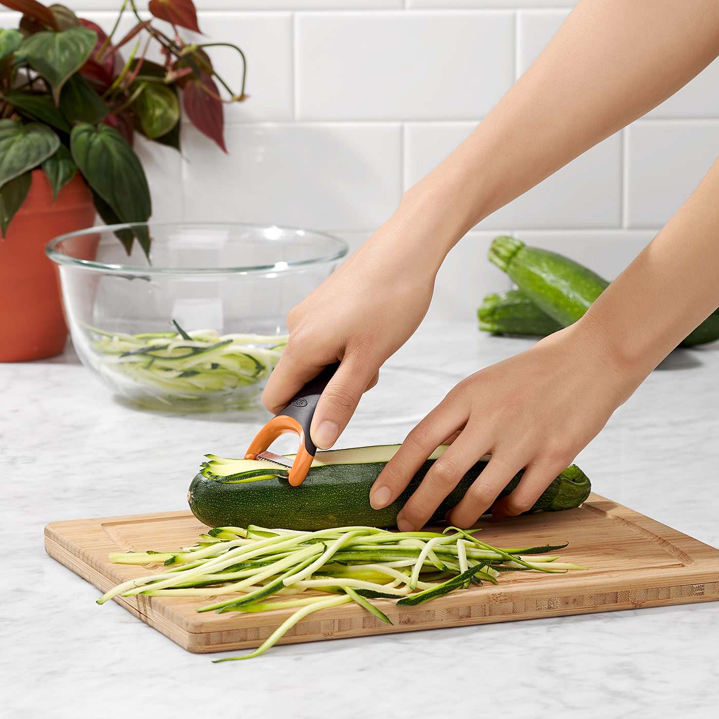 OXO Julienne Peeler - Stainless Steel Vegetable Slicer for Zucchini, Carrots & Potatoes - Perfect for Salads, Stir-Fries & Healthy Meal Prep