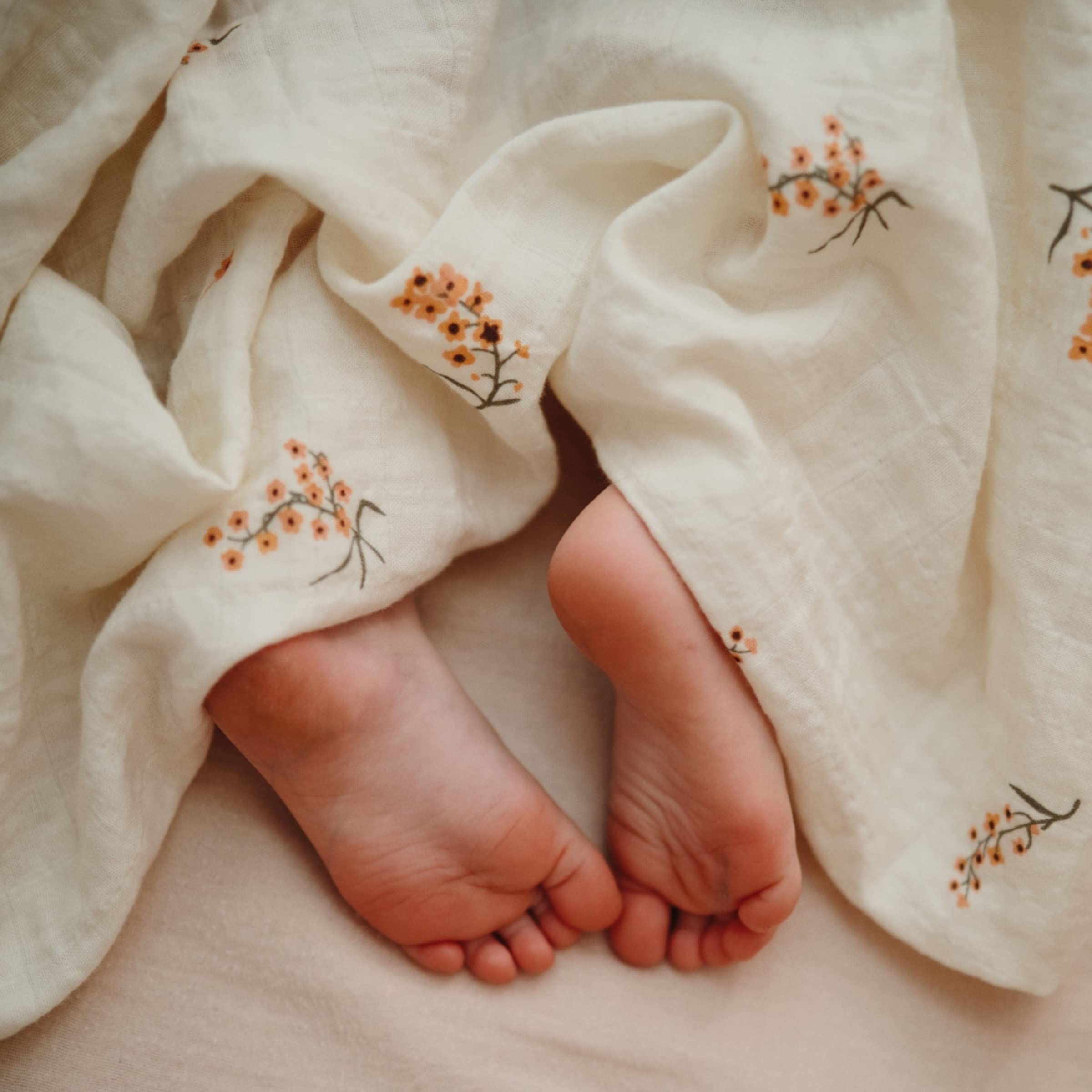 Mushie Muslin Baby Swaddle Blanket - 100% Organic Cotton Soft Breathable Receiving Blanket for Newborns | Flowers Print | Perfect for Swaddling, Nursing & Stroller Cover