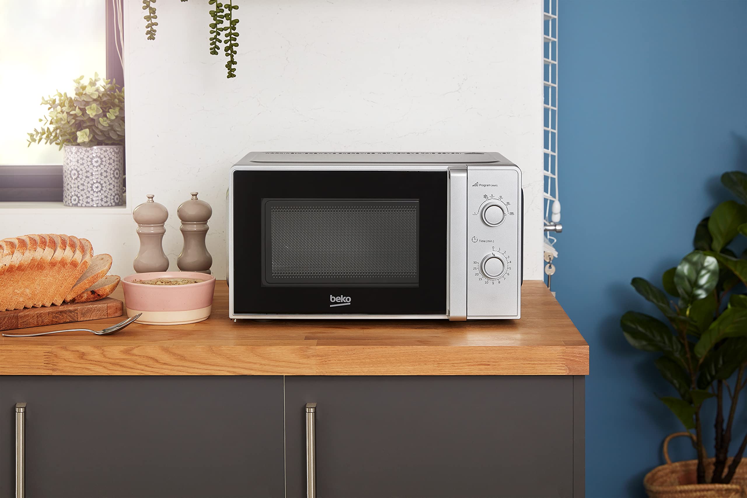 Beko MOC20100SFB 700W Solo Microwave Oven with Auto-Defrost & 30-Minute Timer - 20L Capacity, Silver - Compact Countertop Microwave for Small Kitchens, Dorms, Offices & Apartments