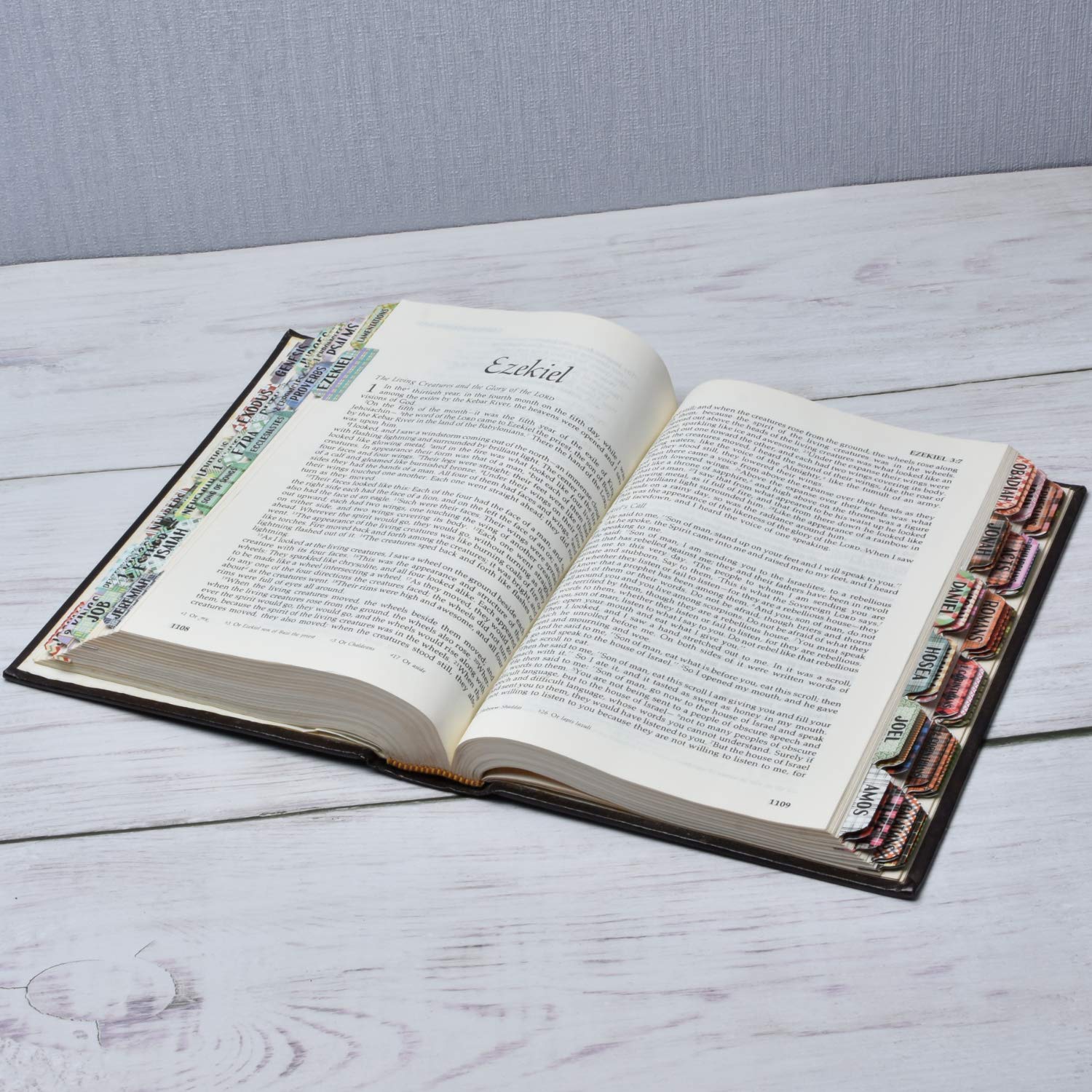 Bible Index Tabs - 122 Pcs Matte Laminated Floral Design Tabs for Old & New Testament, Bible Journaling Supplies (Plaid Pattern) | Perfect for Bible Study, Scripture Organization & Gift Giving