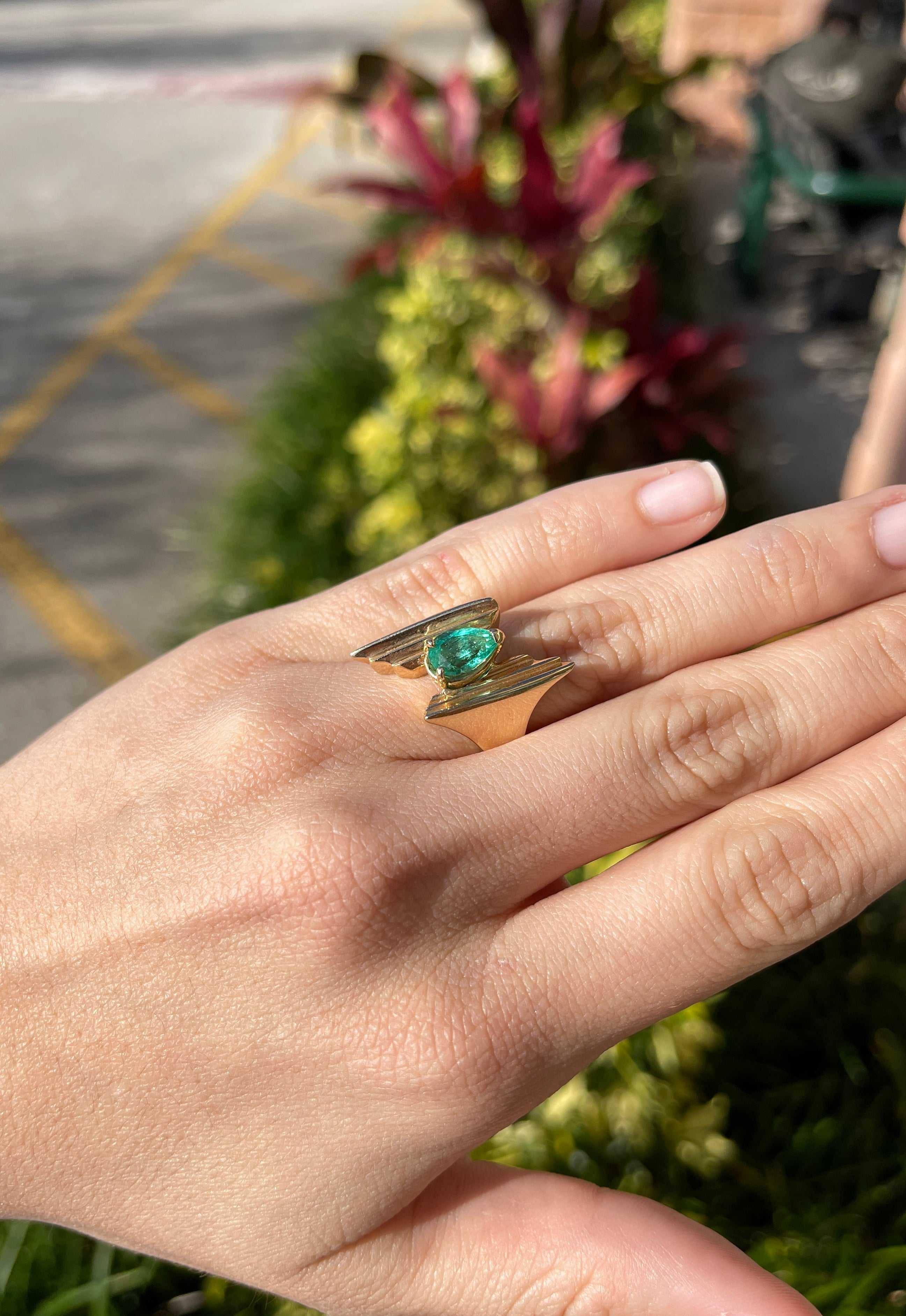 2.80 Carat Pear Cut Emerald Solitaire Ring in 14K Gold - Vintage Geometric Statement Jewelry for Women, Perfect for Weddings, Anniversaries & Special Occasions
