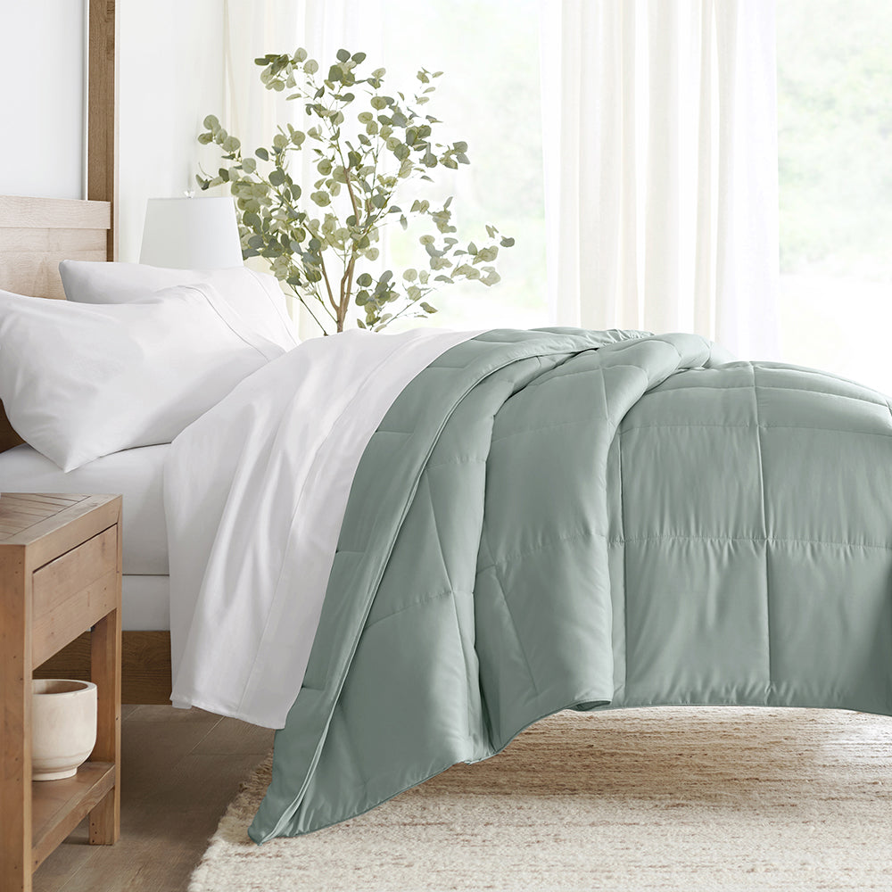 Premium Solid Down Alternative Comforter - Hypoallergenic & Breathable All-Season Bedding - Perfect for Master Bedroom, Guest Room & Dorm Use