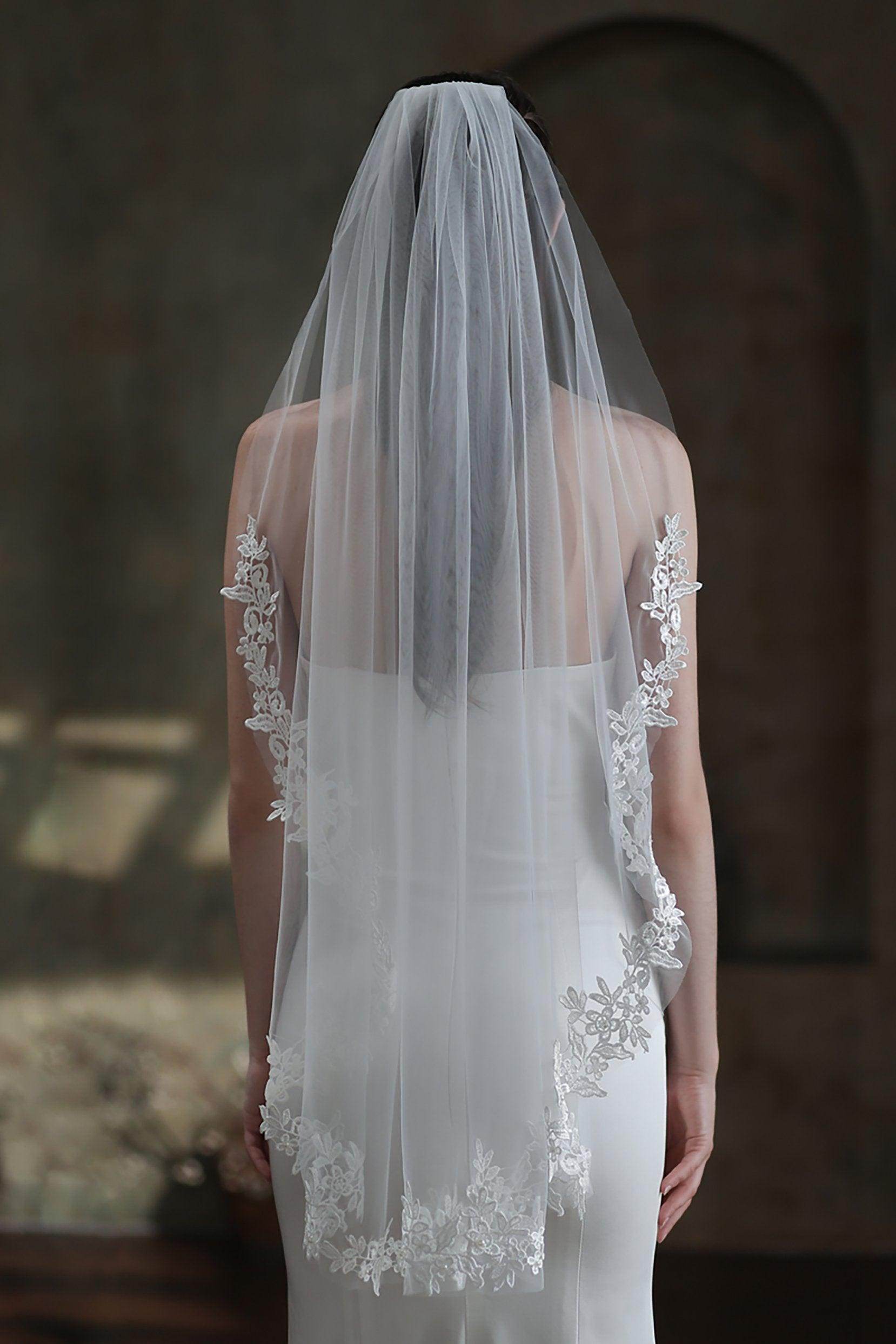 Elegant One-Tier Lace Edge Tulle Bridal Hip Veil with Floral Appliques - Perfect for Weddings, Bridal Showers & Romantic Photoshoots