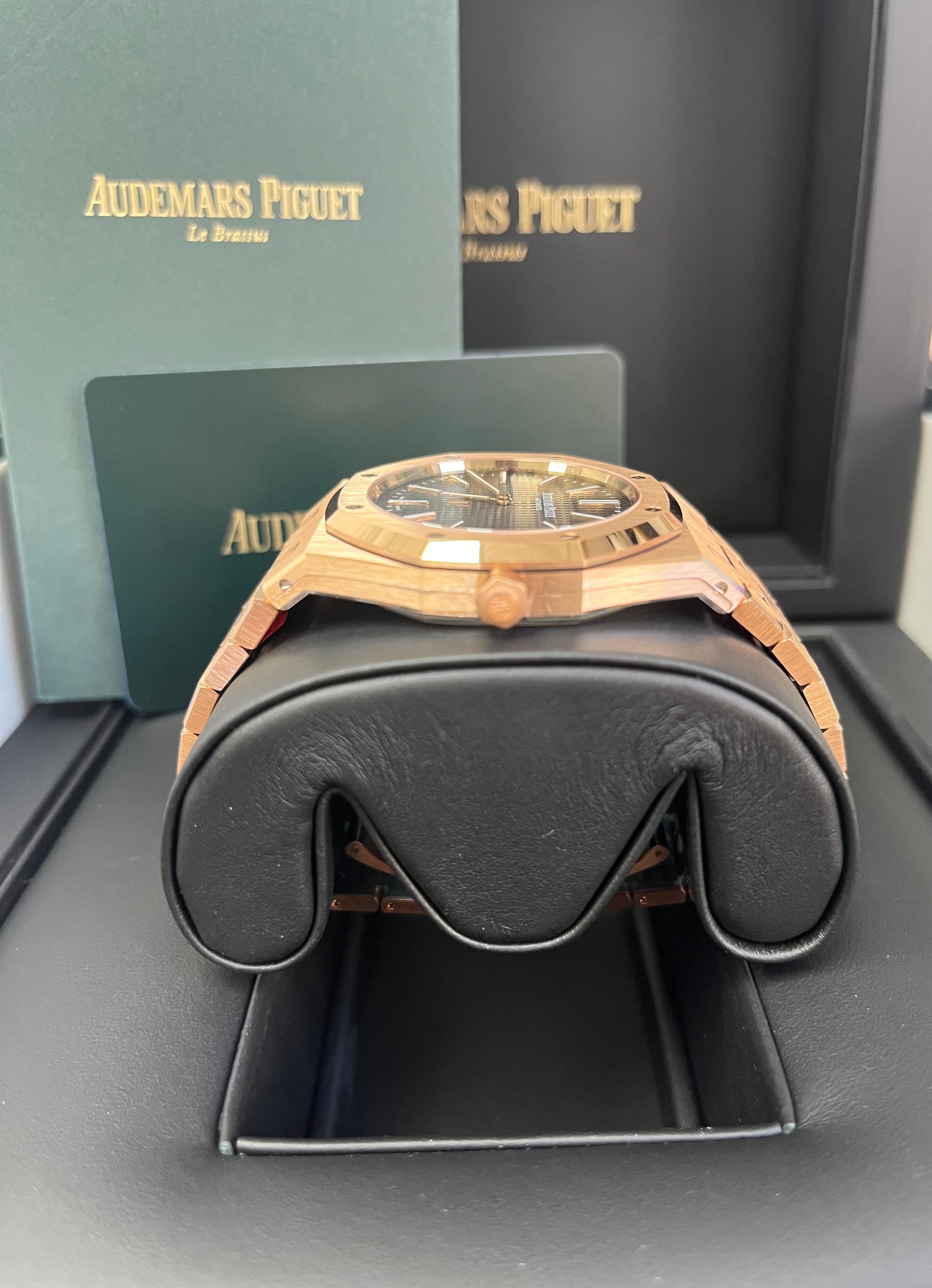 Audemars Piguet Royal Oak Jumbo 16202OR Extra Thin 39mm 18K Rose Gold Men's Luxury Watch - Perfect for Business Meetings & Formal Occasions