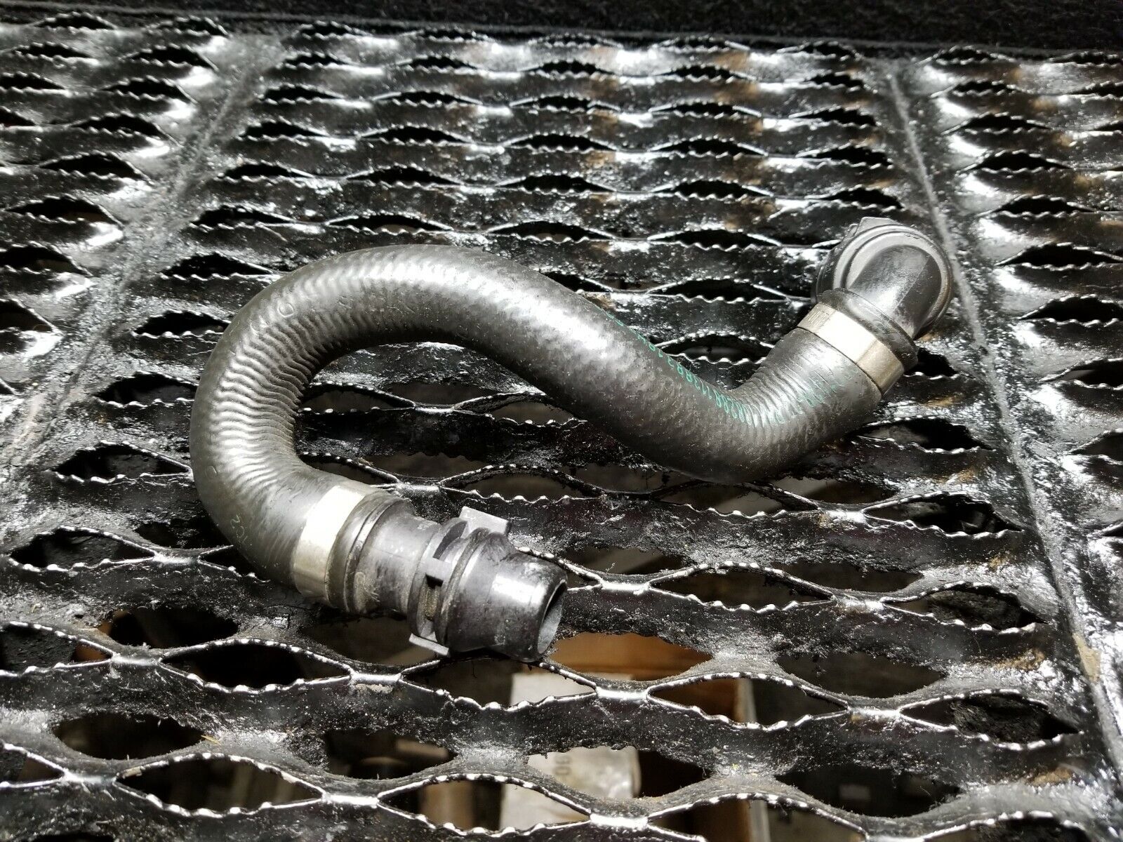 06-10 BMW 650i E63 OEM Radiator Coolant Hose Pipe - Replacement for Engine Cooling System, Perfect for DIY Car Repair & Maintenance