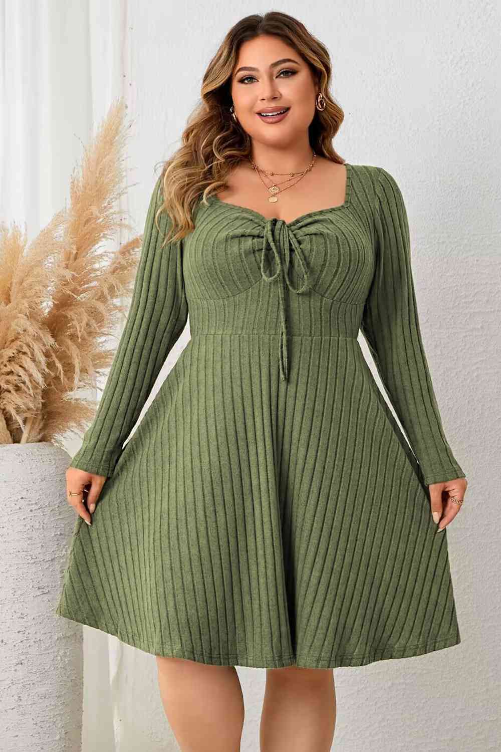 Plus Size Sweetheart Neckline Short Dress for Women - Flattering Summer Cocktail & Party Outfit