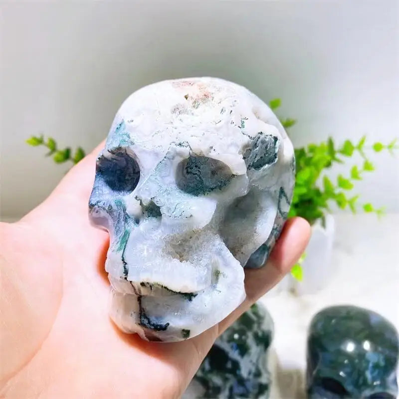 Natural Moss Agate Skull Crystal Carving - Healing Energy Stone for Meditation & Spiritual Practice - Unique Halloween Home Decor & Tabletop Ornament - Perfect Gift for Crystal Lovers (1pc) - Ideal for Yoga Spaces, Altars & Gothic Decor