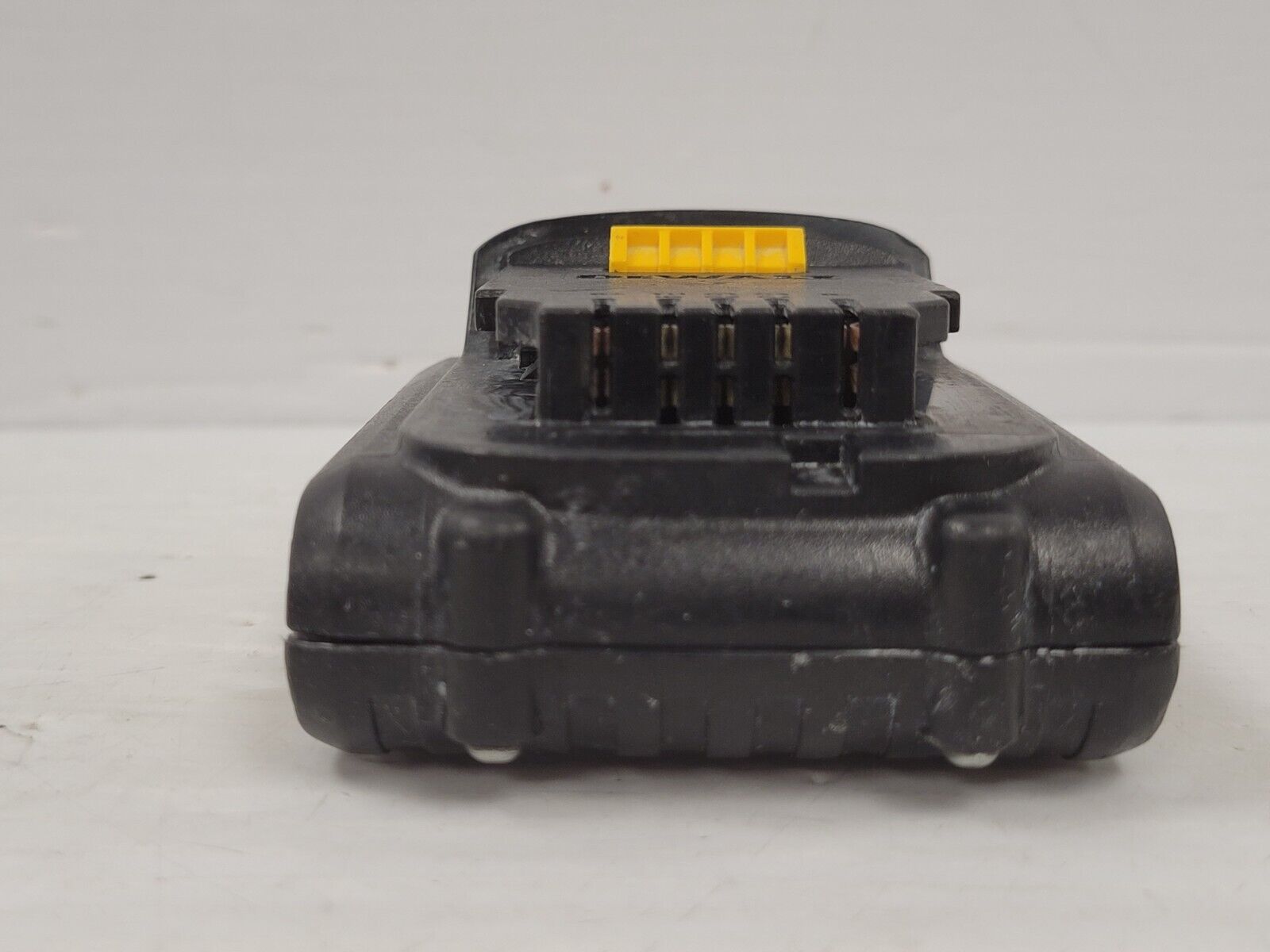 DEWALT DCB20 20V MAX Lithium-Ion Battery Replacement for Power Tools - Compatible with Drills, Saws & More - Ideal for Construction, DIY Projects & Home Improvement