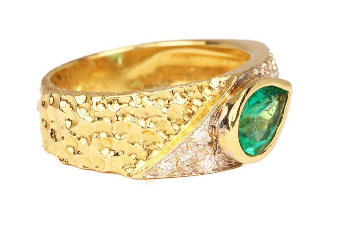 1.10tcw Vivid Green Tear Drop Emerald & Diamond Bezel Ring in 18K Gold - Elegant Jewelry for Weddings, Anniversaries & Special Occasions