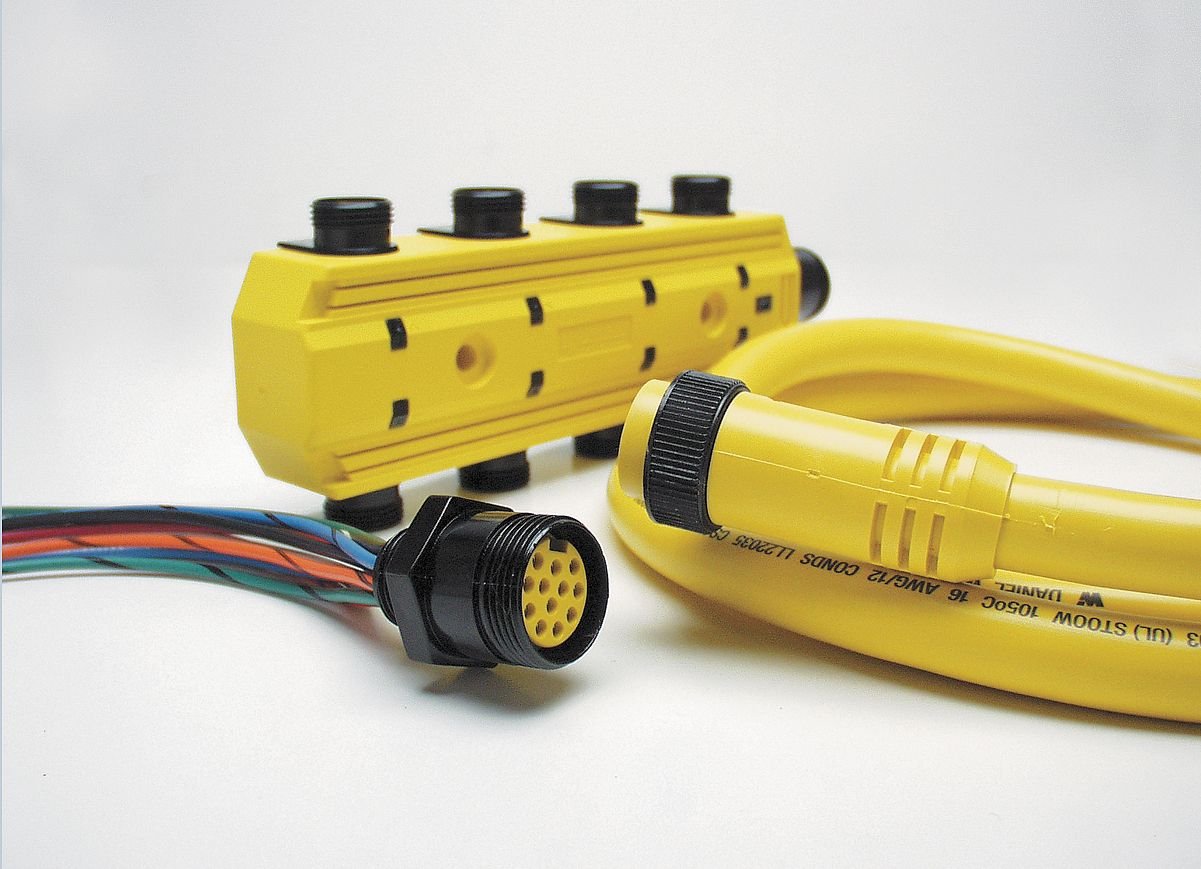 309000A01F120 9-Pin Female Cordset - Durable Electrical Connector for Industrial Equipment & Automotive Wiring Applications