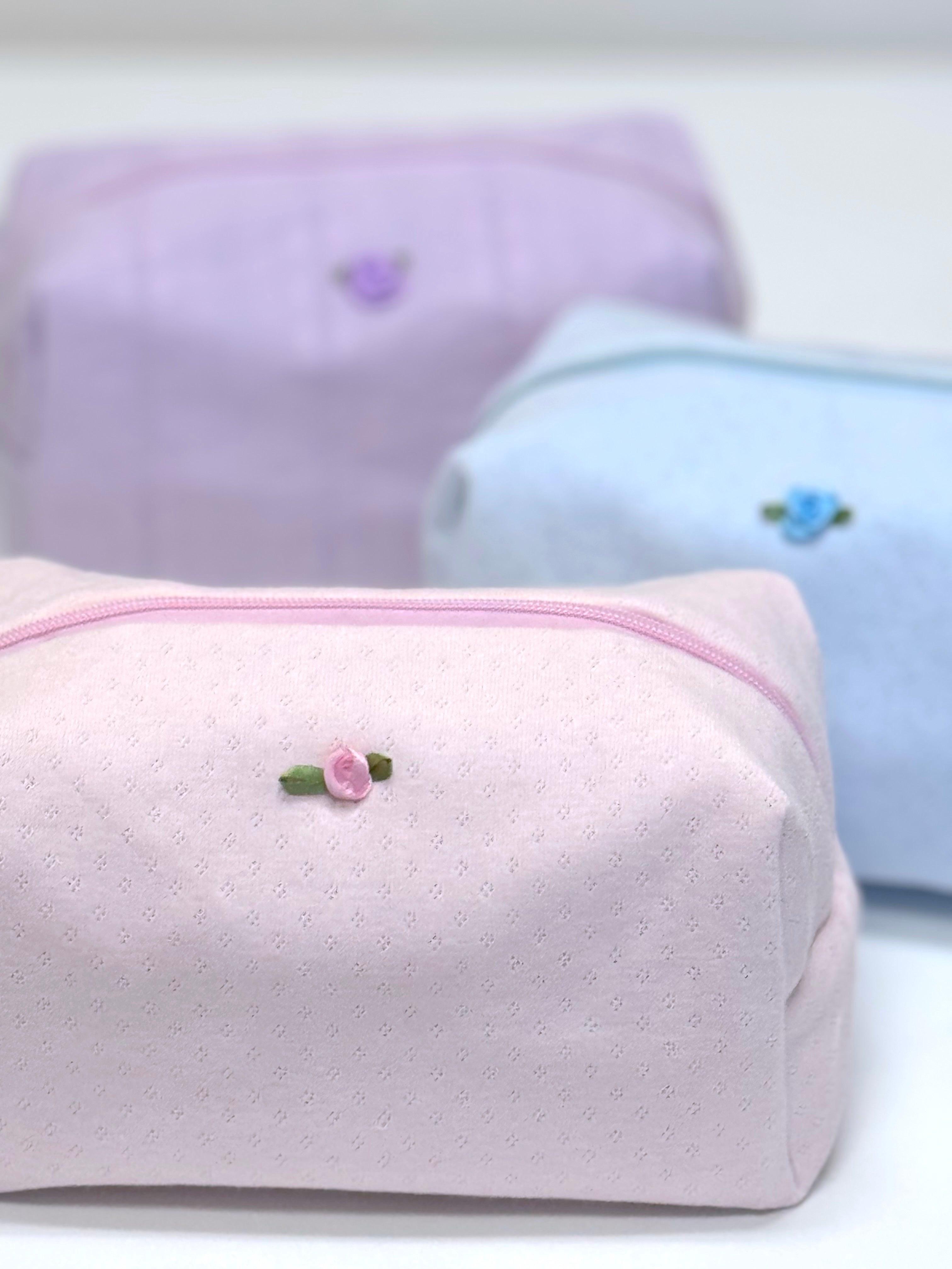 Stylish Knit Pouch for Women & Men - Soft Yarn Storage Bag for Phone, Keys & Essentials | Perfect for Travel, Shopping & Daily Use