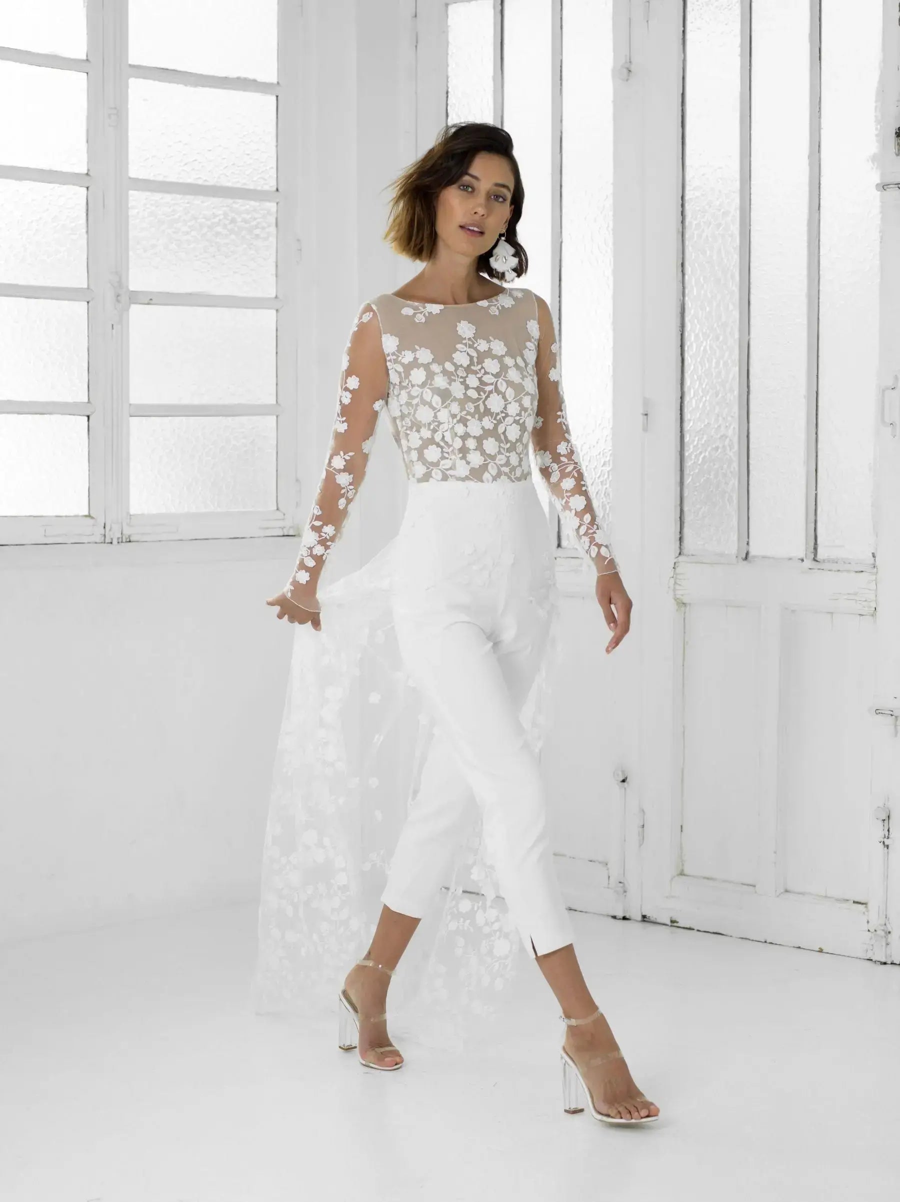 Elegant Floral Lace Backless Wedding Dress Jumpsuit - Perfect for Beach Weddings, Vow Renewals & Romantic Photoshoots