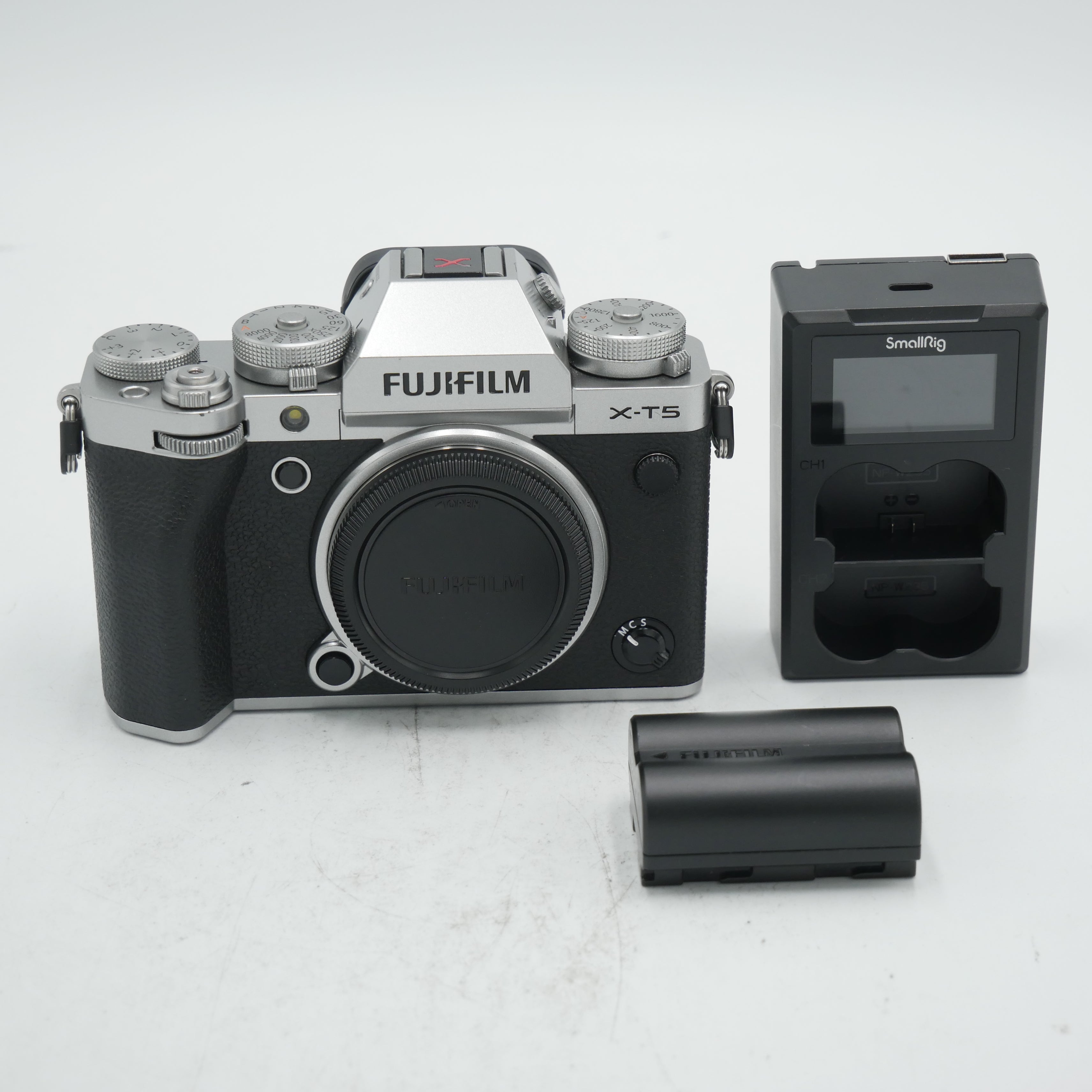 FUJIFILM X-T5 Mirrorless Digital Camera (Silver) - Used - Perfect for Travel Photography & Street Shooting