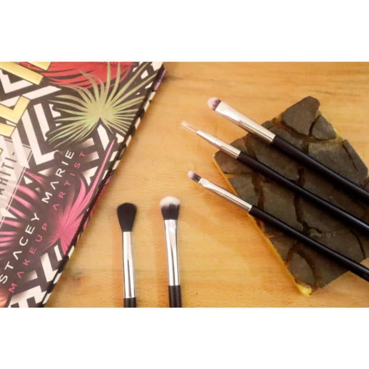 Veoni Belle Professional Makeup Brush Set - Soft Bristles Lip Filler Brush, Eyeshadow Blending Brush & Flat Brush for Flawless Makeup Application | Perfect for Daily Use, Bridal Makeup & Professional Makeup Artists