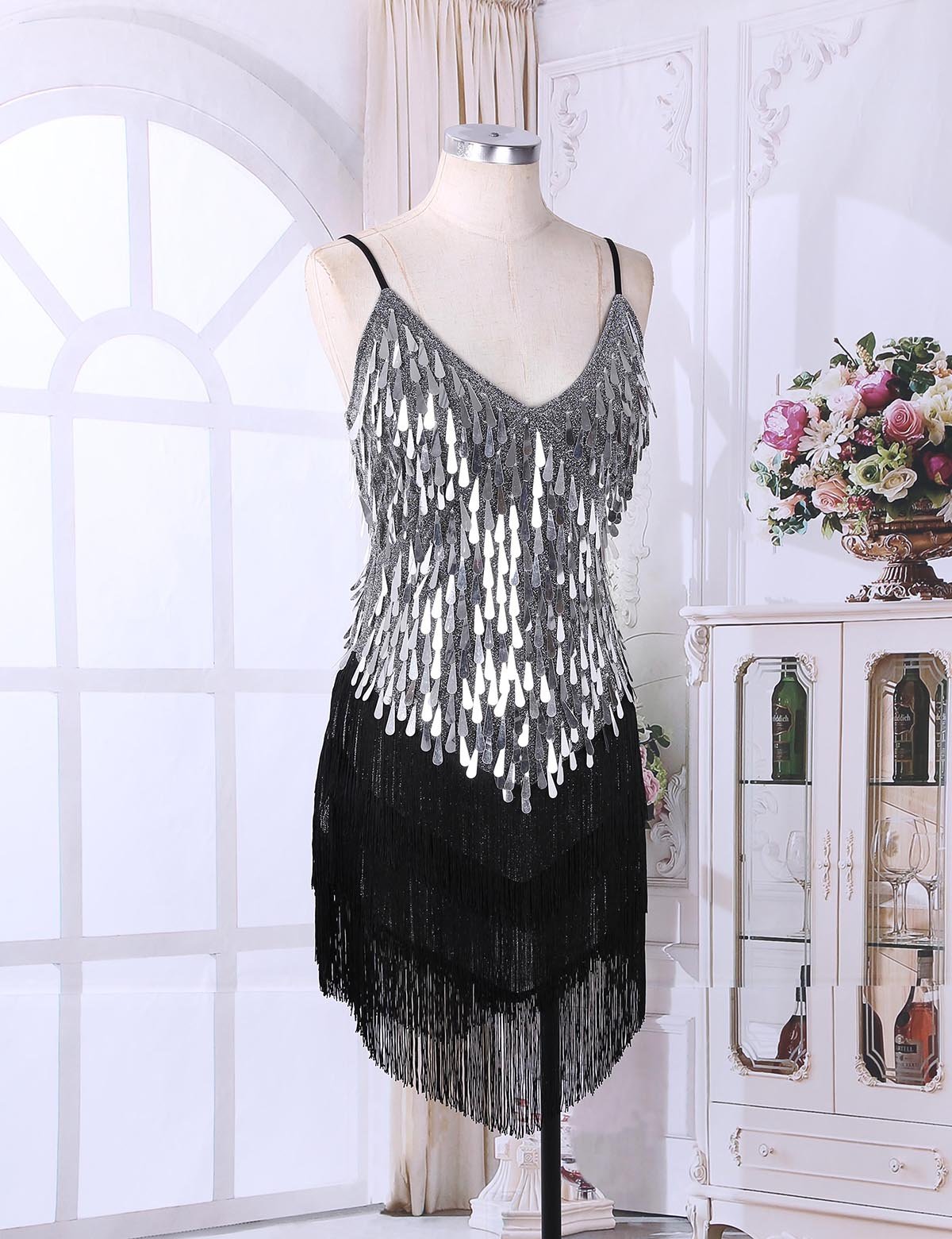 FEESHOW Women's 1920s Flapper Dress with Shiny Sequin & Tassel Details - Vintage Gatsby Party Dress for Latin Dance, Salsa, Tango, Cocktail Parties & Costume Events - Perfect for Themed Parties, Halloween & Roaring 20s Celebrations