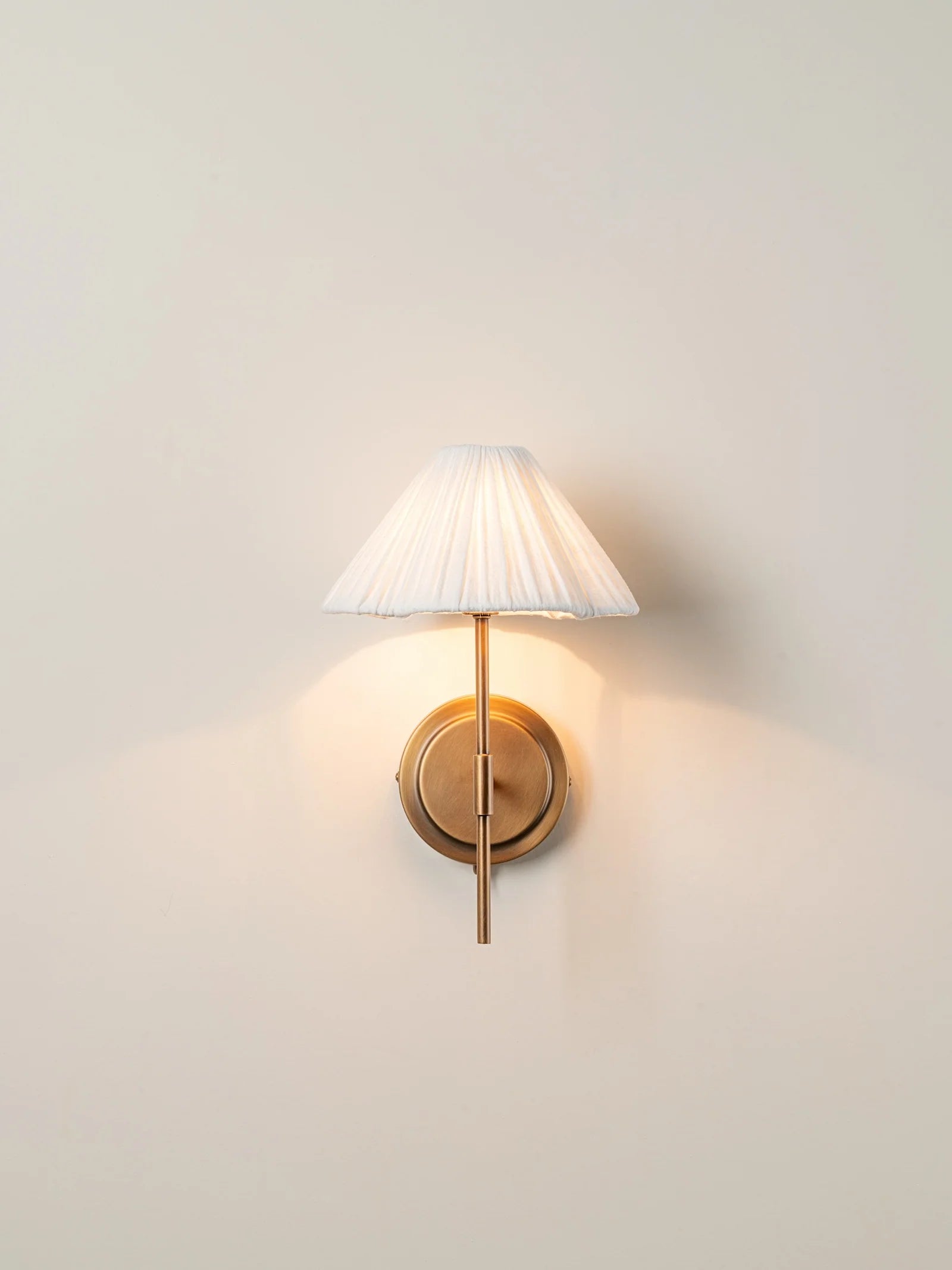 Vintage Aged Brass & Linen Scalloped Wall Sconce - Elegant Farmhouse Lighting for Bedroom, Living Room & Hallway