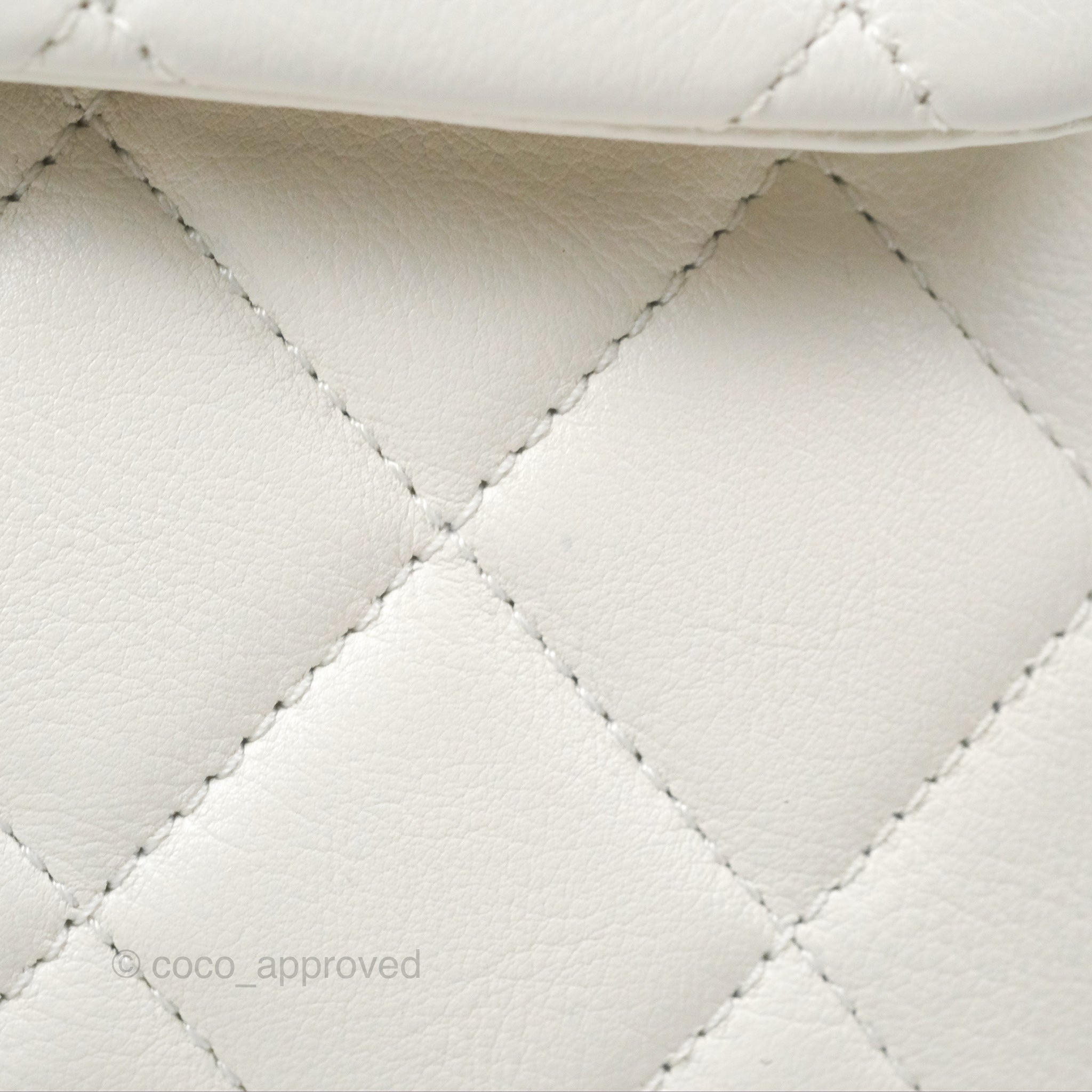 Chanel CC Crown Flap Bag in White Calfskin with Antique Gold Hardware - Luxury Crossbody Purse for Women, Perfect for Evening Events & Date Nights