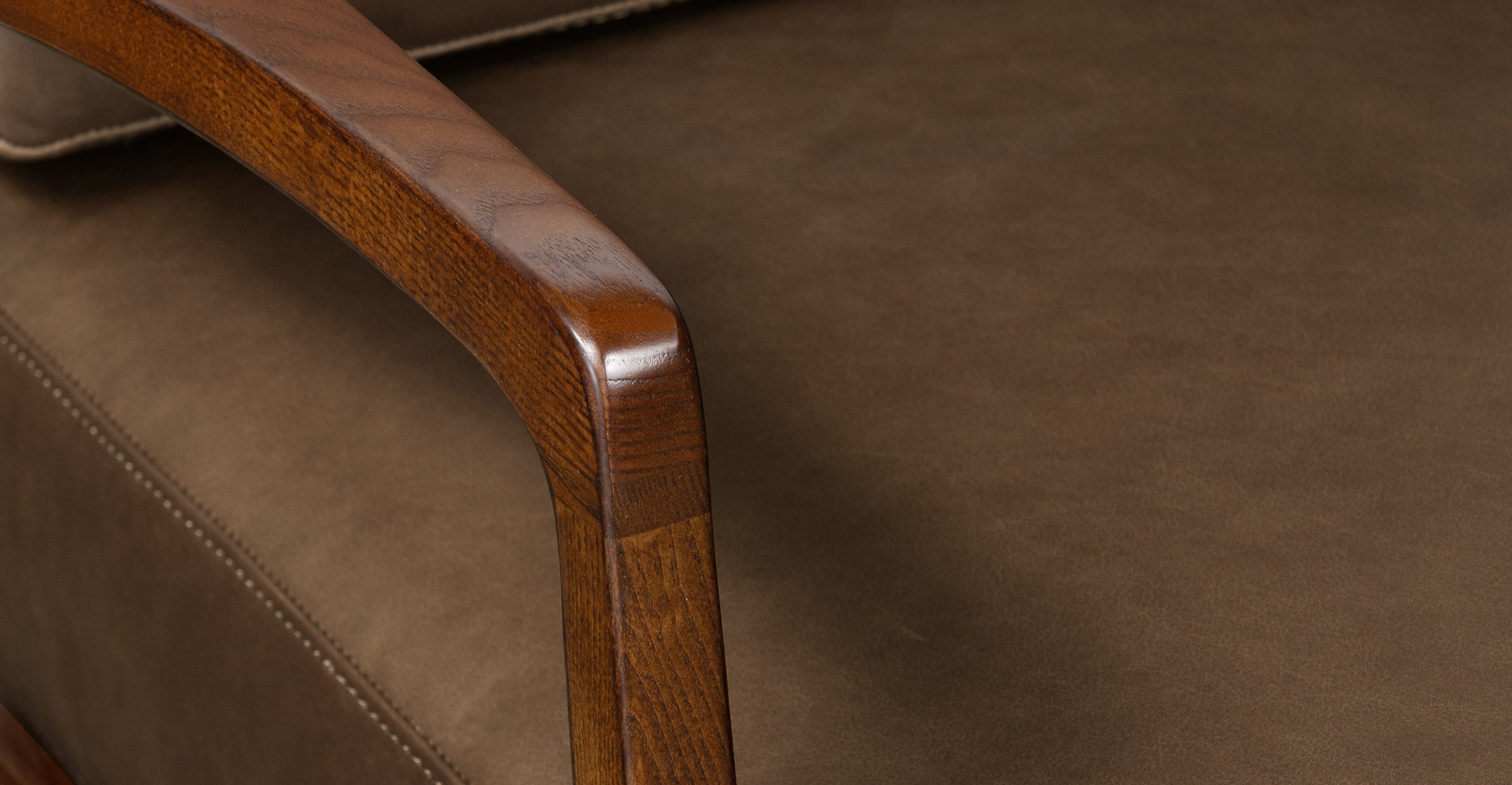 Premium Verity Genuine Leather Lounge Chair - Modern Comfort for Living Room, Office & Reading Nook - Perfect Relaxation & Stylish Home Decor