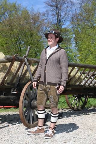 Alpen Schatz™ Traditional Bavarian Men's Socks for Lederhosen - Authentic German Oktoberfest & Alpine Hiking Socks for Comfort & Style
