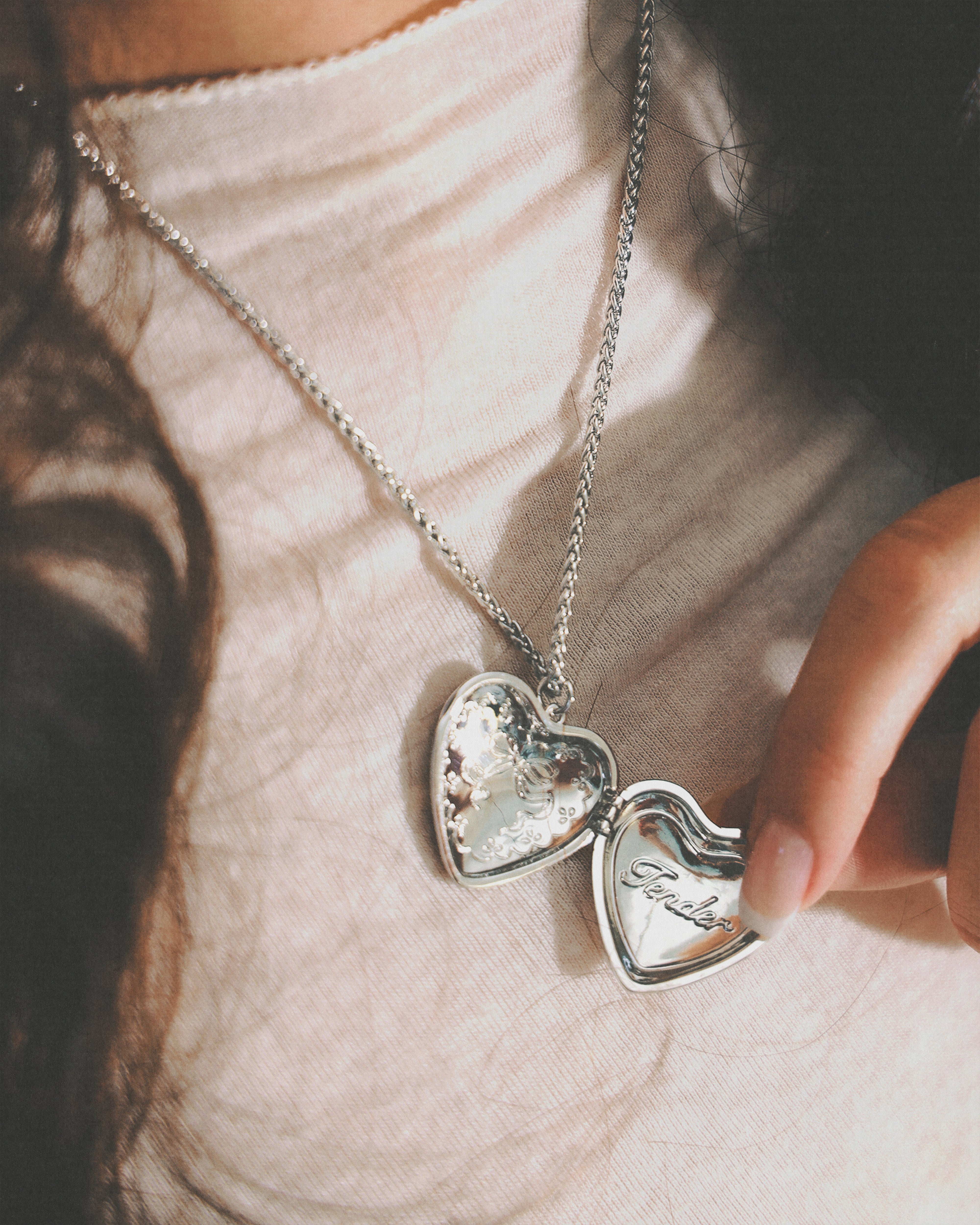 Tender Locket Necklace - Elegant Heart Pendant Jewelry for Women | Perfect Gift for Valentine's Day, Anniversary & Romantic Occasions