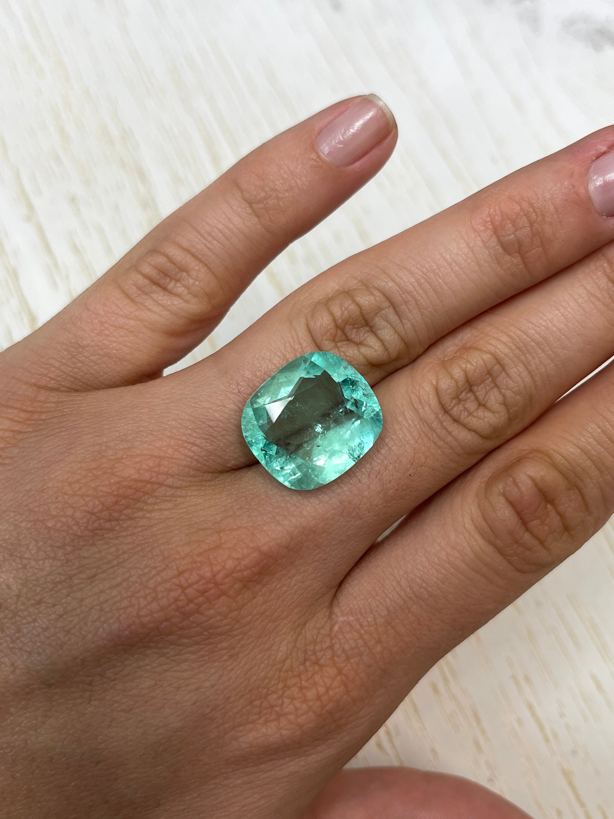 19.41 Carat Natural Colombian Emerald - Cushion Cut Loose Gemstone (19x17mm, VS Clarity, Pastel Green) for Jewelry Making, Engagement Rings & Luxury Gifts