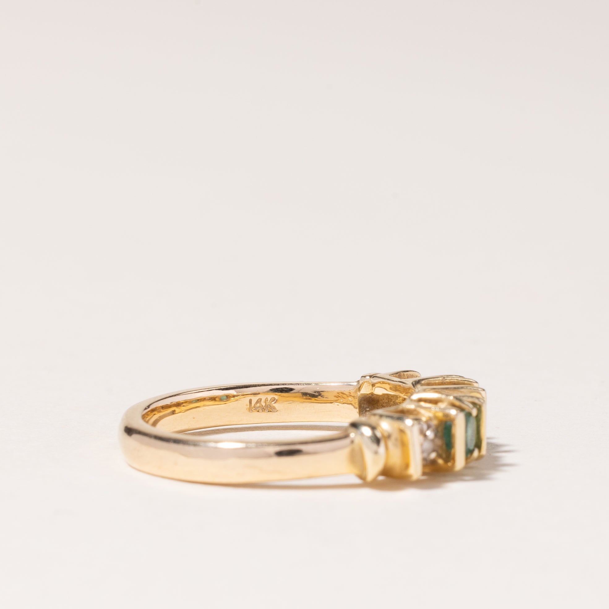 14K Yellow Gold Emerald and Diamond Ring - 0.16ct Emerald & 0.02ctw Diamond Accents - Size 5 - Elegant Birthstone Jewelry for Women, Perfect for Anniversary, Engagement and Special Occasion Gifts