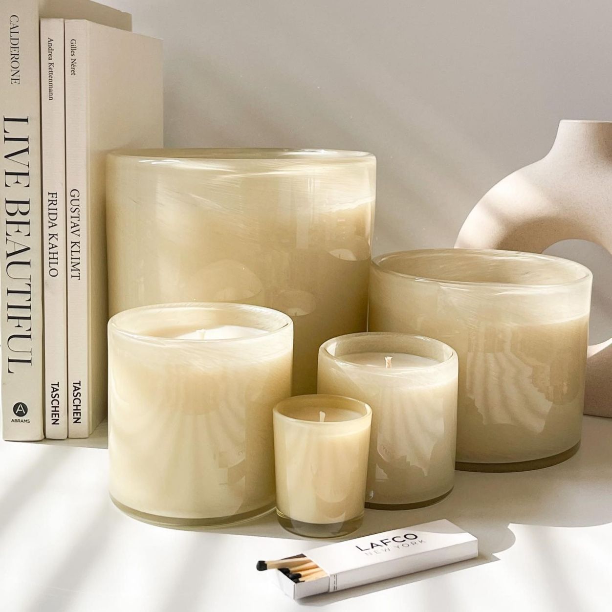 Premium Chamomile Lavender Scented Soy Candle - Relaxing Aromatherapy for Home, Spa & Bedroom - Handmade Natural Wax Candle with Essential Oils - Perfect for Stress Relief & Romantic Ambiance