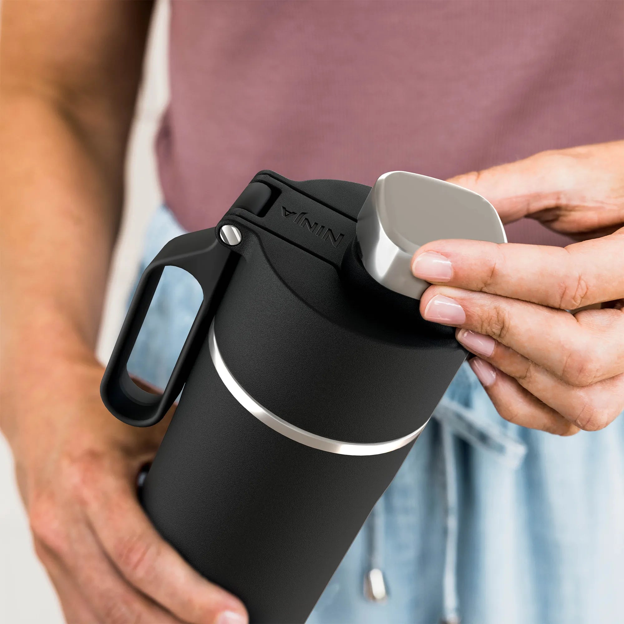Ninja Thirsti 700ml Insulated Water Bottle - Leak Proof Stainless Steel Travel Mug for Hot & Cold Drinks - Perfect for Gym, Hiking, Office & Outdoor Adventures